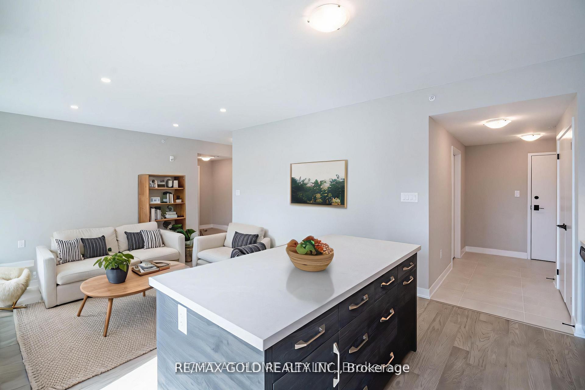 Photo 23 of Unit 213, 1 Chef Lane, Barrie, Innis-Shore — HOMEH