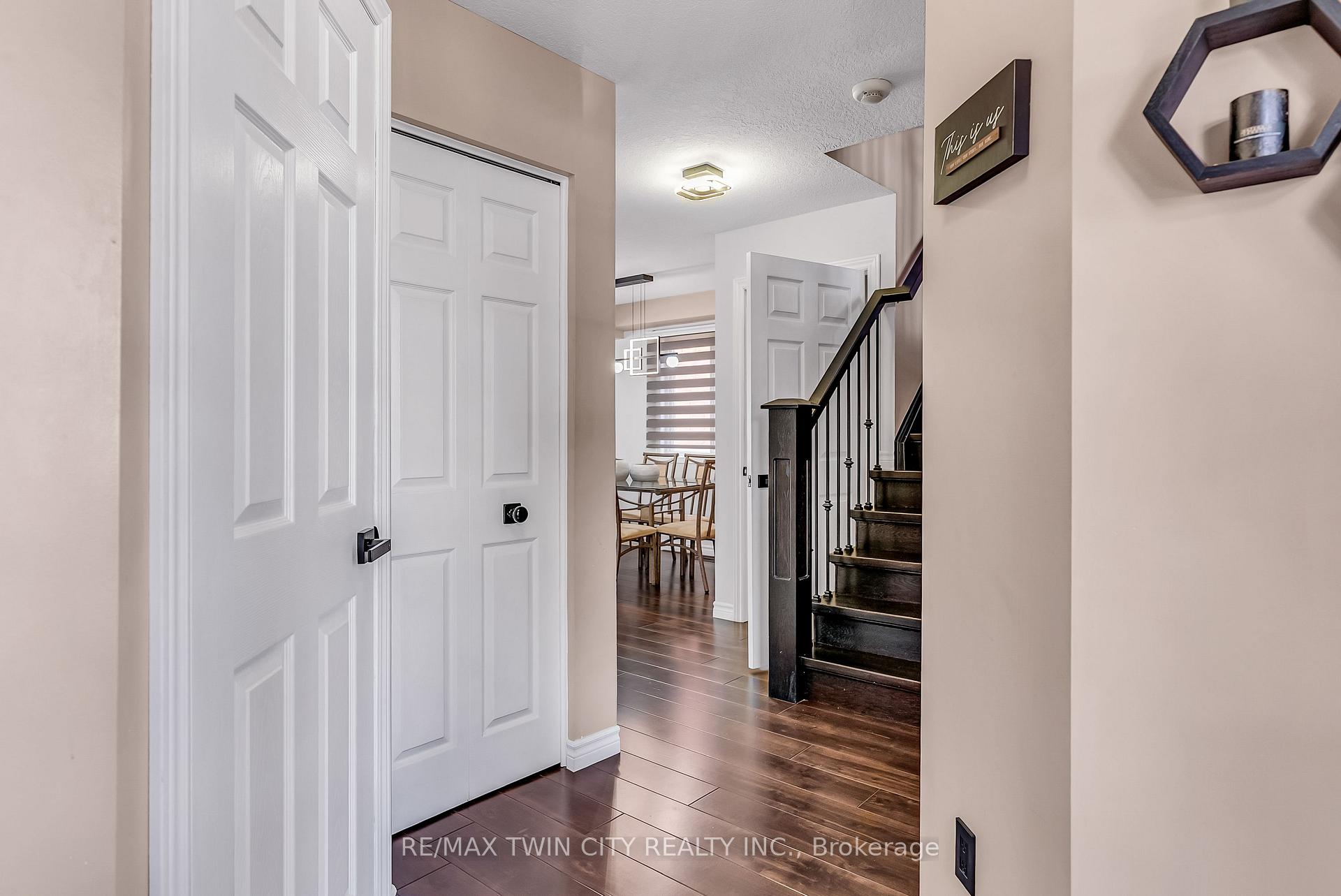 Photo 4 of 193 Mountain Laurel Crescent, Kitchener, Larentian West — HOMEH