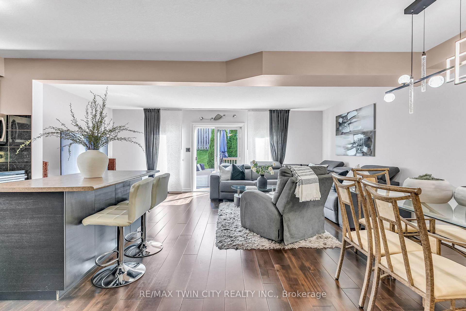 Photo 5 of 193 Mountain Laurel Crescent, Kitchener, Larentian West — HOMEH