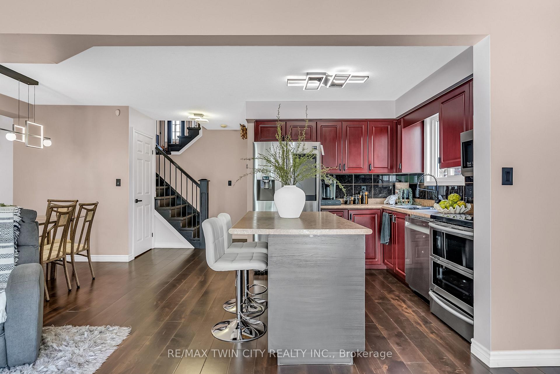 Photo 7 of 193 Mountain Laurel Crescent, Kitchener, Larentian West — HOMEH