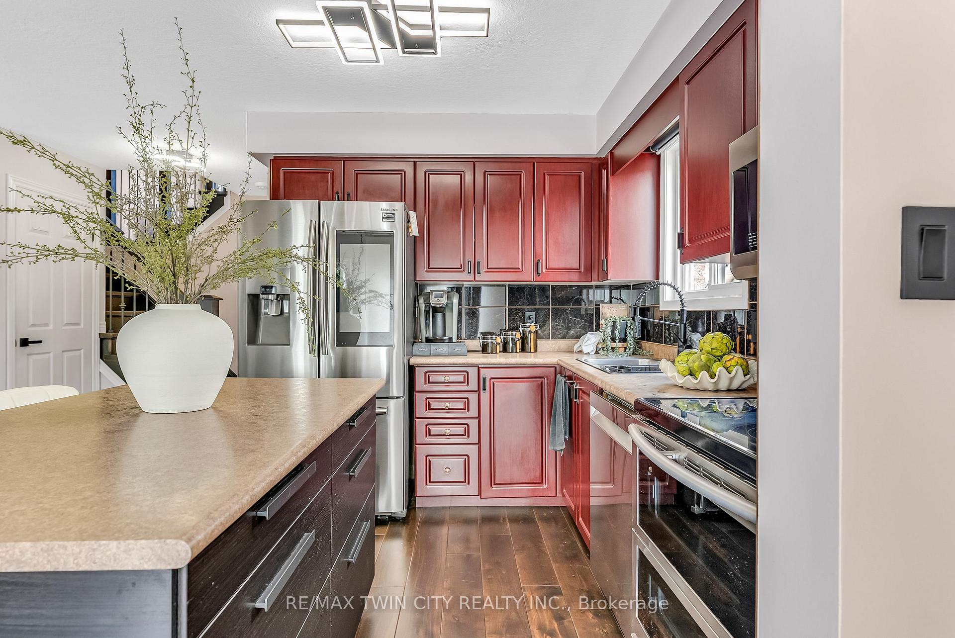 Photo 9 of 193 Mountain Laurel Crescent, Kitchener, Larentian West — HOMEH