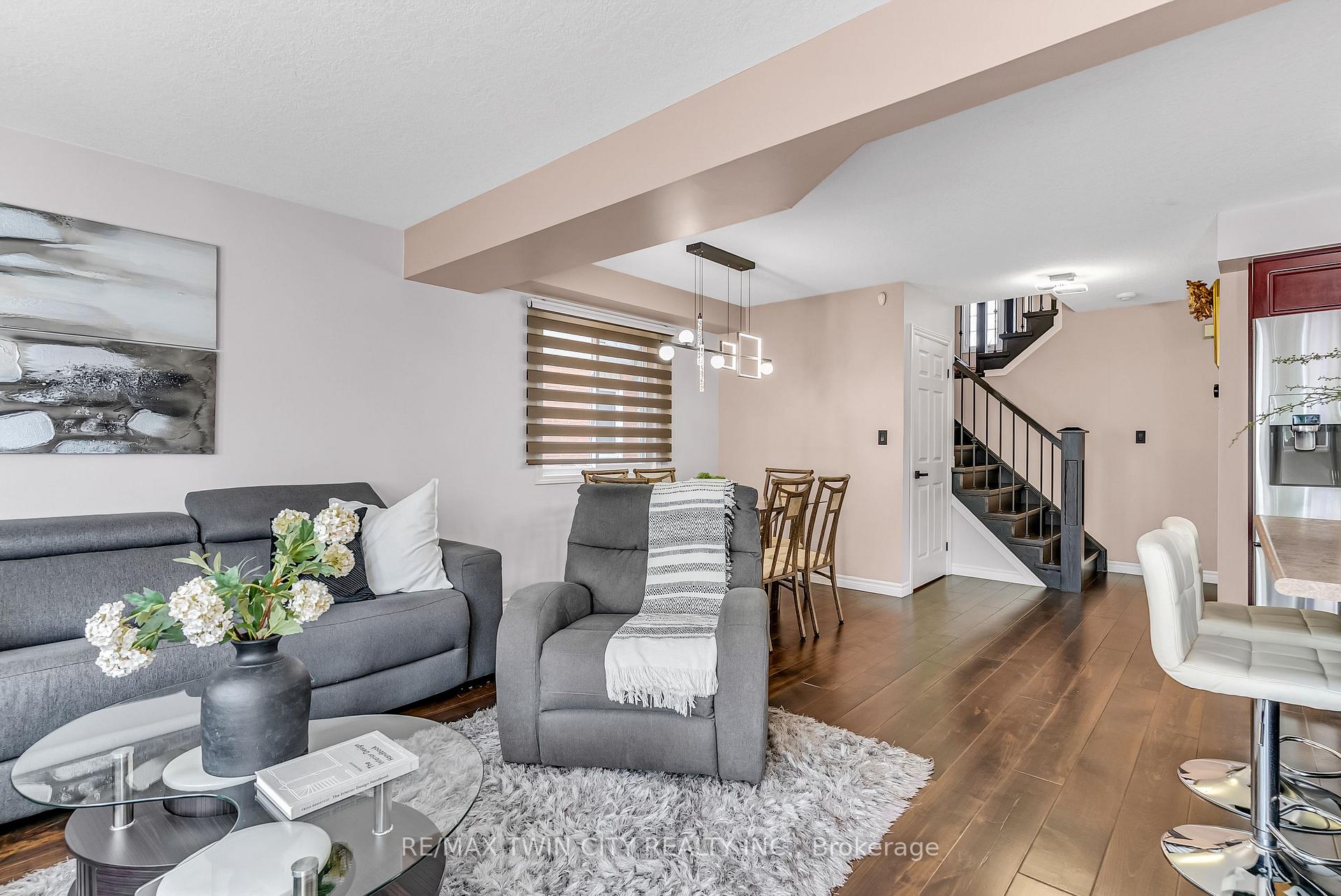 Photo 15 of 193 Mountain Laurel Crescent, Kitchener, Larentian West — HOMEH