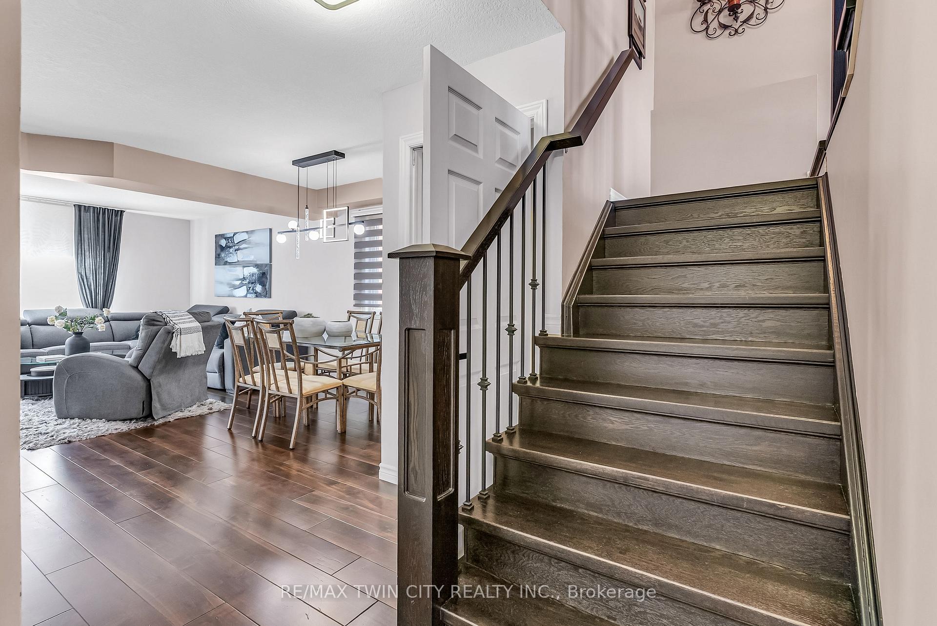 Photo 19 of 193 Mountain Laurel Crescent, Kitchener, Larentian West — HOMEH