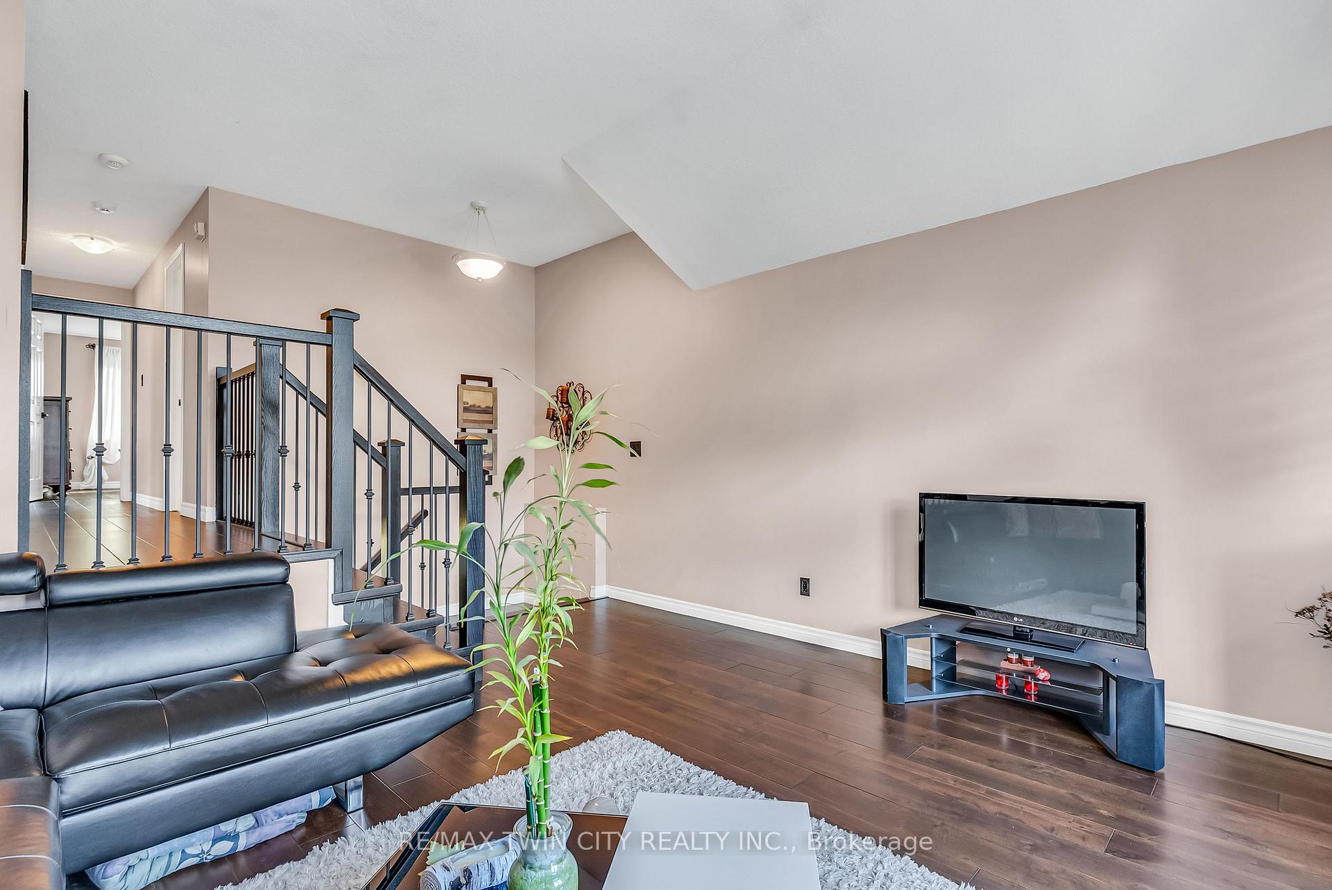 Photo 22 of 193 Mountain Laurel Crescent, Kitchener, Larentian West — HOMEH