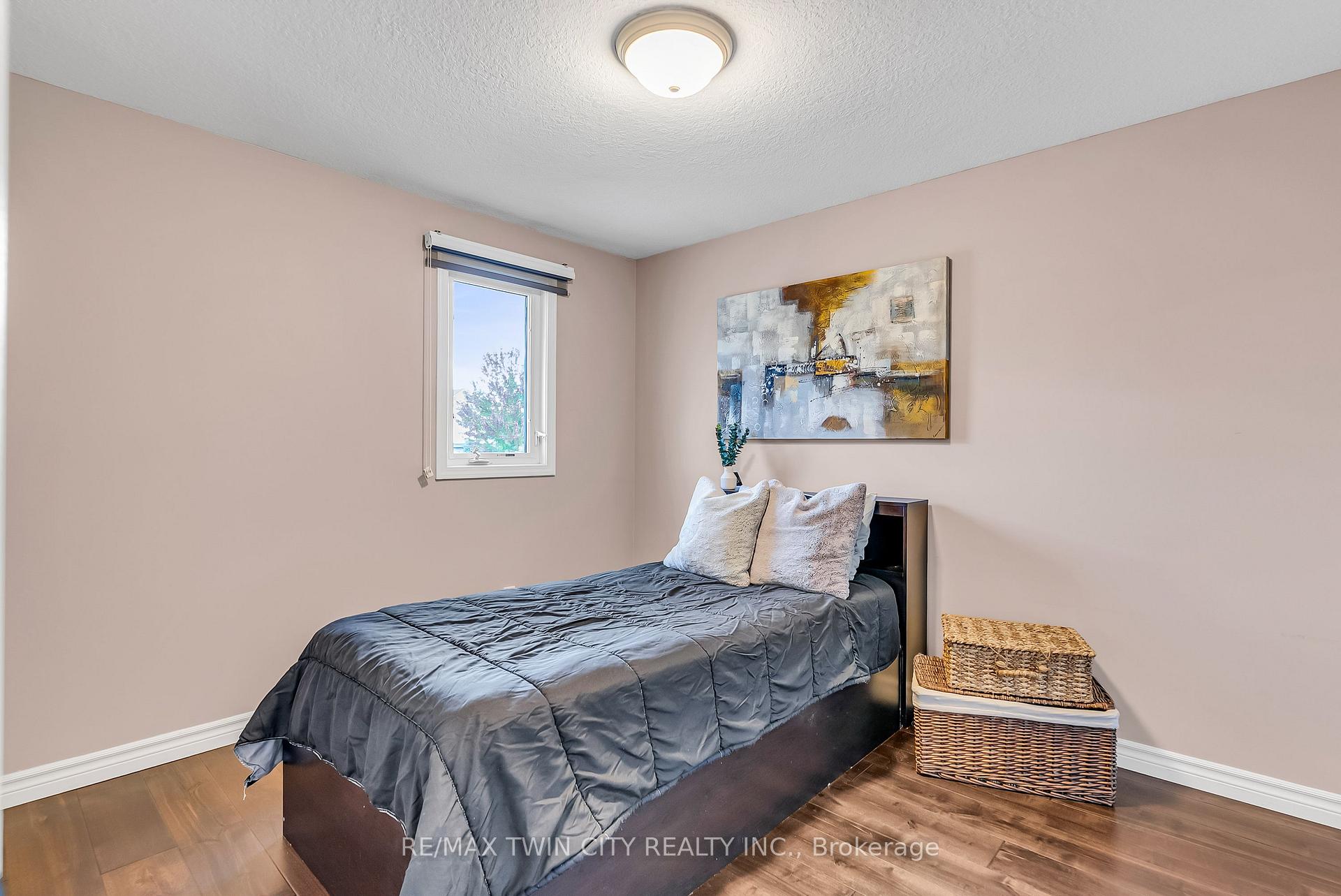 Photo 24 of 193 Mountain Laurel Crescent, Kitchener, Larentian West — HOMEH