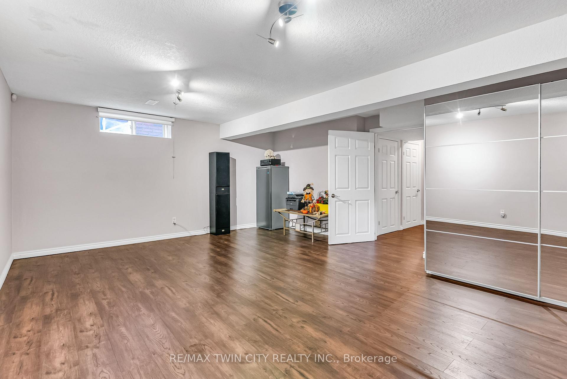 Photo 32 of 193 Mountain Laurel Crescent, Kitchener, Larentian West — HOMEH