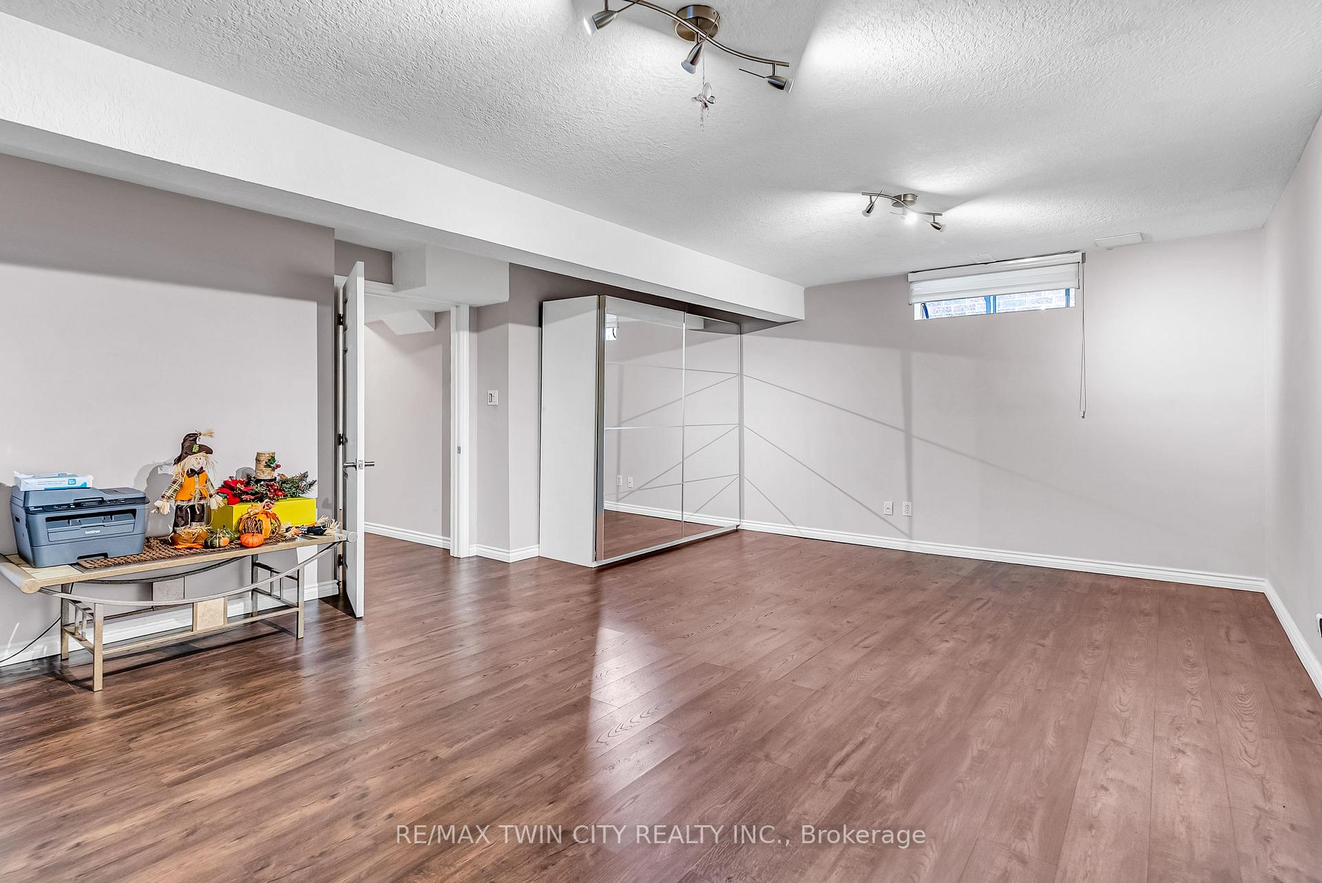 Photo 34 of 193 Mountain Laurel Crescent, Kitchener, Larentian West — HOMEH