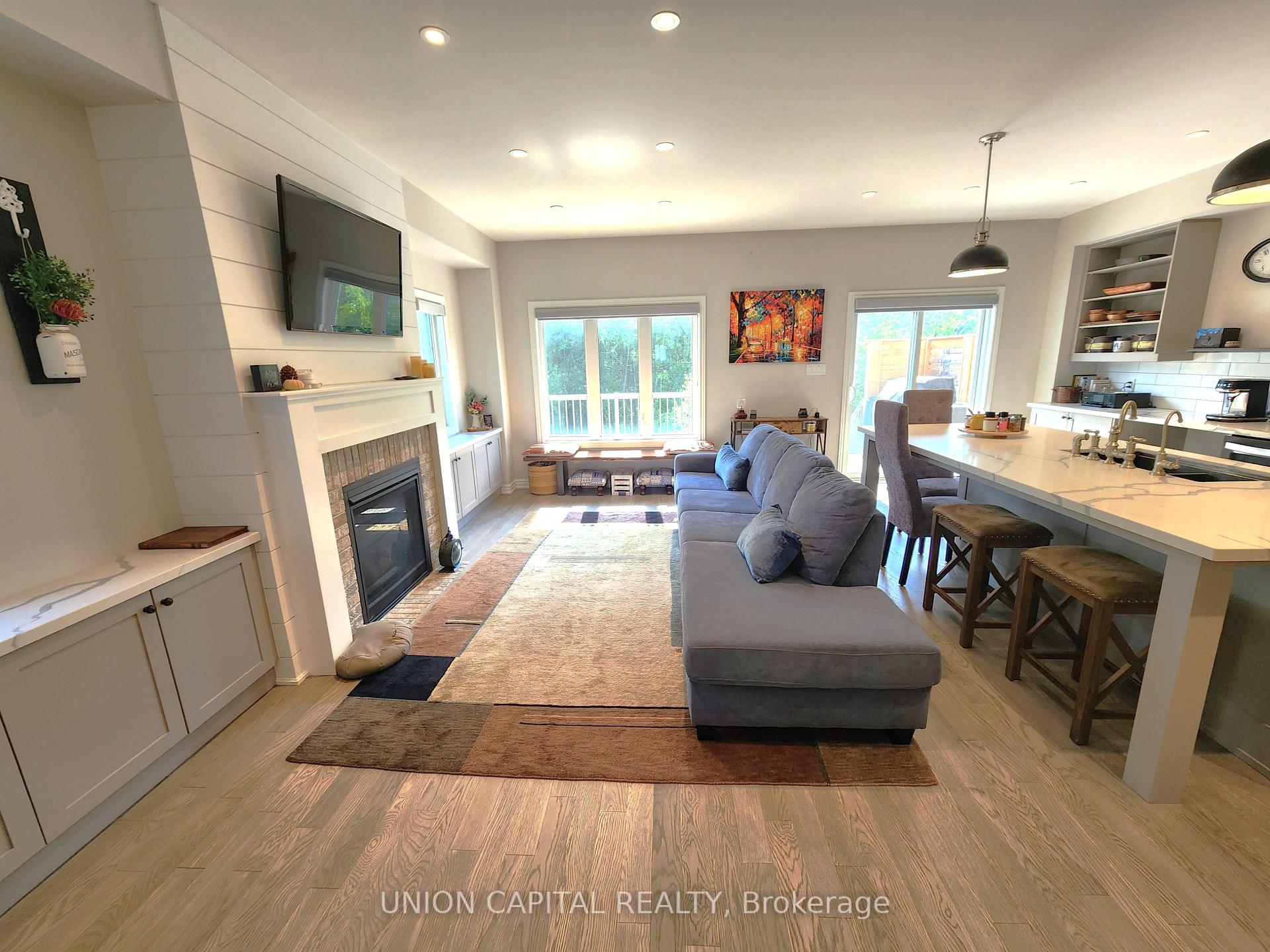 Photo 3 of 47 Gord Matthews Way, Uxbridge — HOMEH