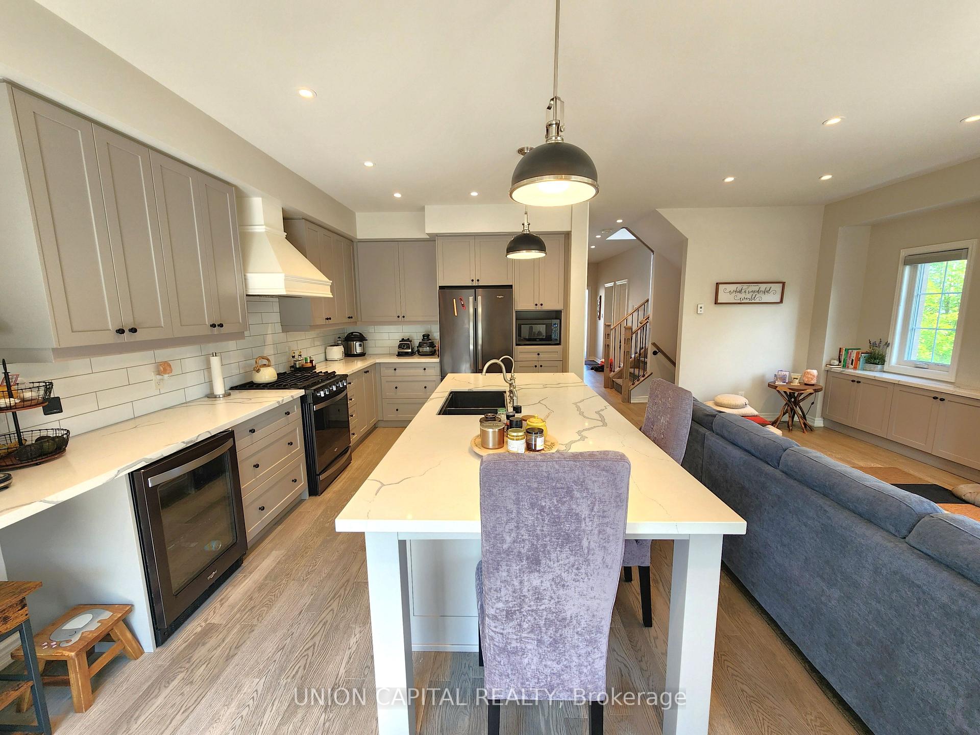 Photo 5 of 47 Gord Matthews Way, Uxbridge — HOMEH