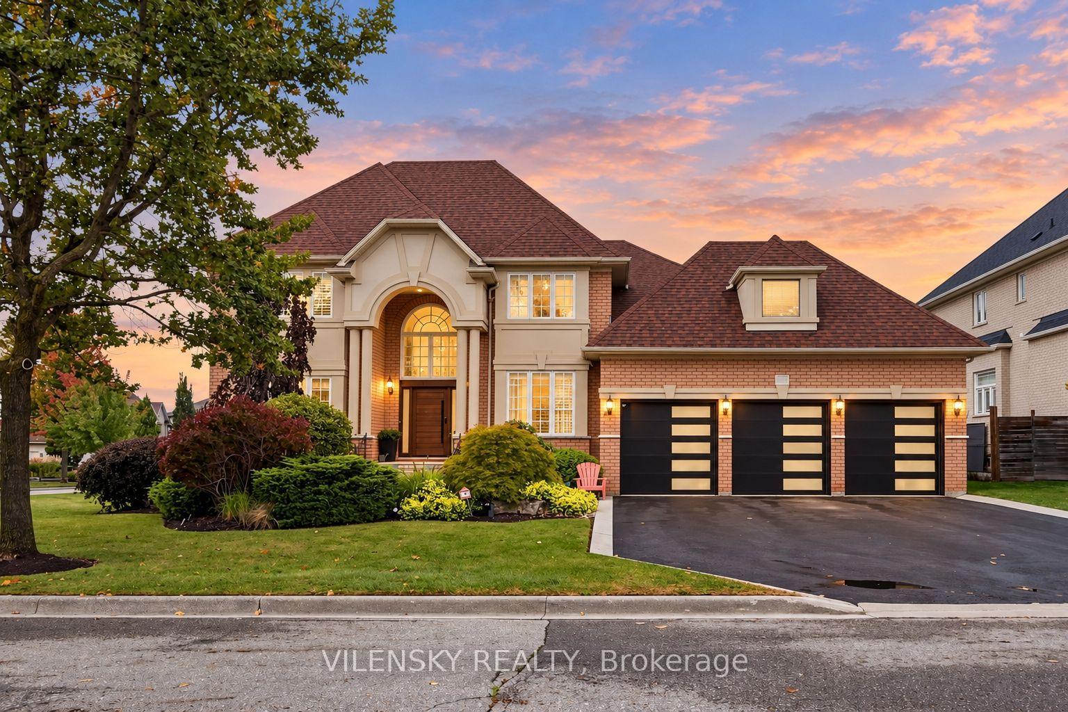Photo 2 of 405 Athabasca Drive, Vaughan, Rural Vaughan — HOMEH