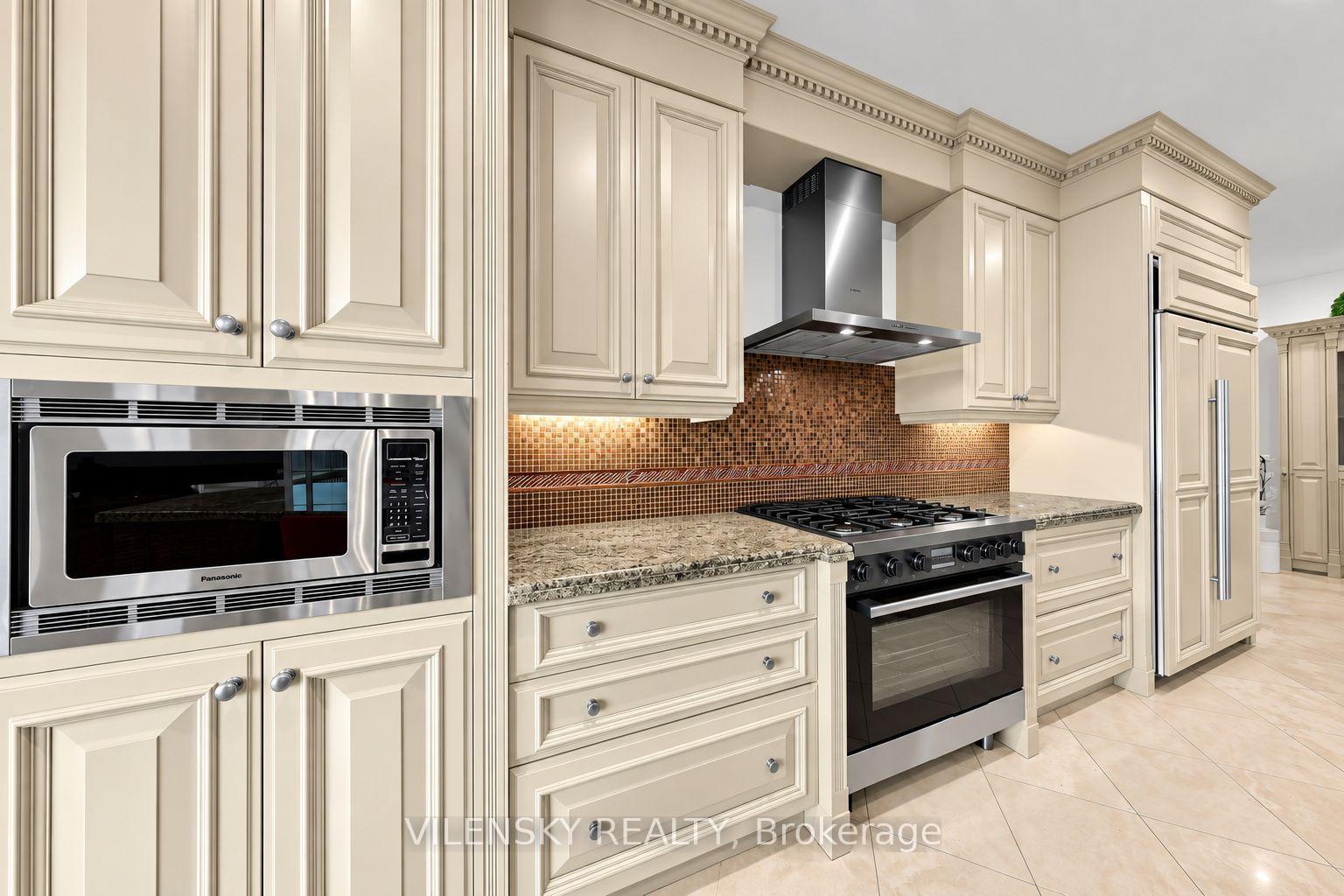Photo 20 of 405 Athabasca Drive, Vaughan, Rural Vaughan — HOMEH