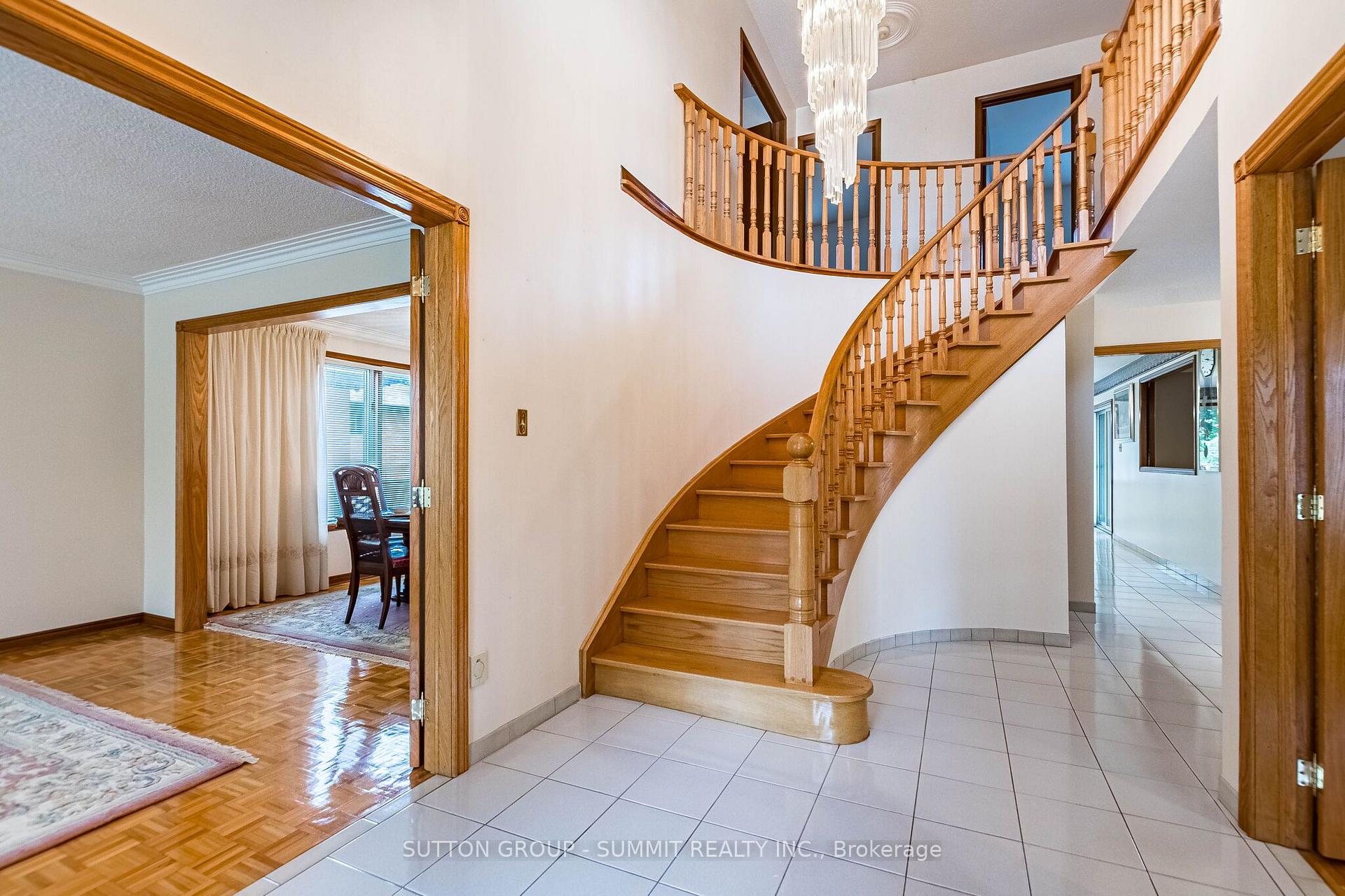 Photo 3 of 2477 Cliff Road, Mississauga, Cooksville — HOMEH