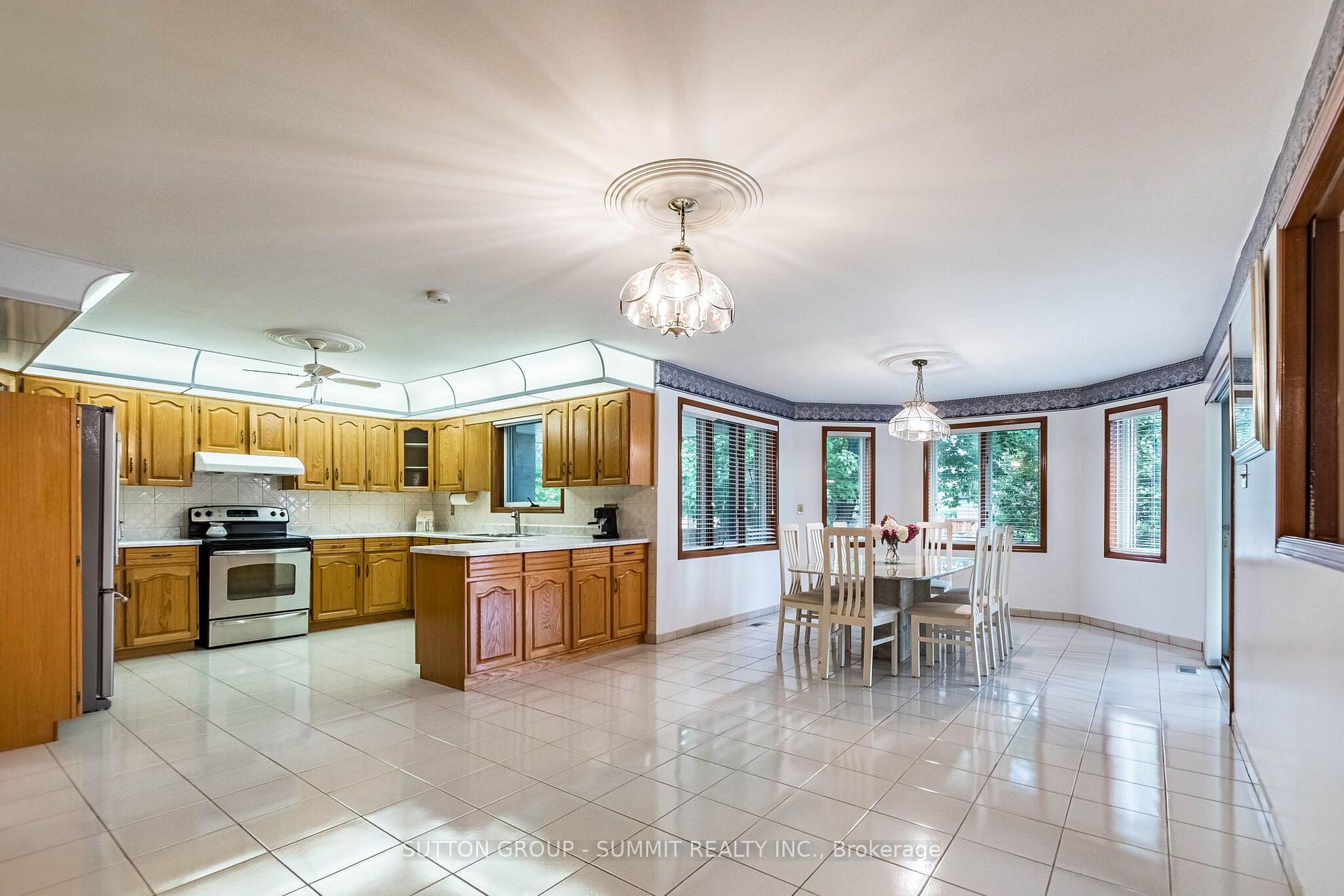 Photo 9 of 2477 Cliff Road, Mississauga, Cooksville — HOMEH