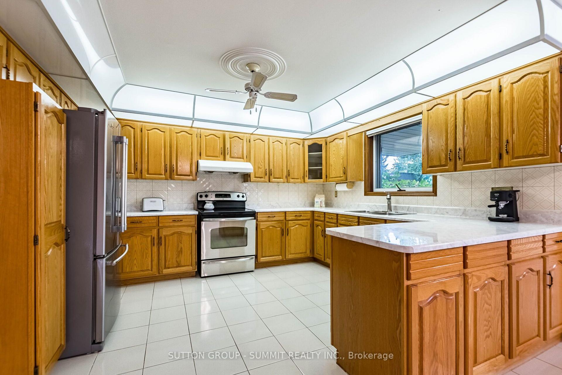 Photo 11 of 2477 Cliff Road, Mississauga, Cooksville — HOMEH