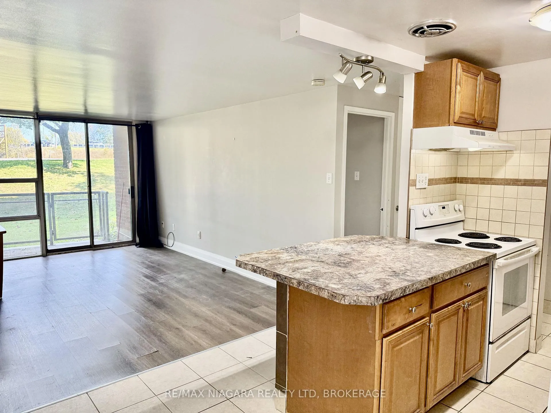 Photo 14 of Unit 102, 7 Riverview Boulevard, St. Catharines, Glendale/Glenridge — HOMEH