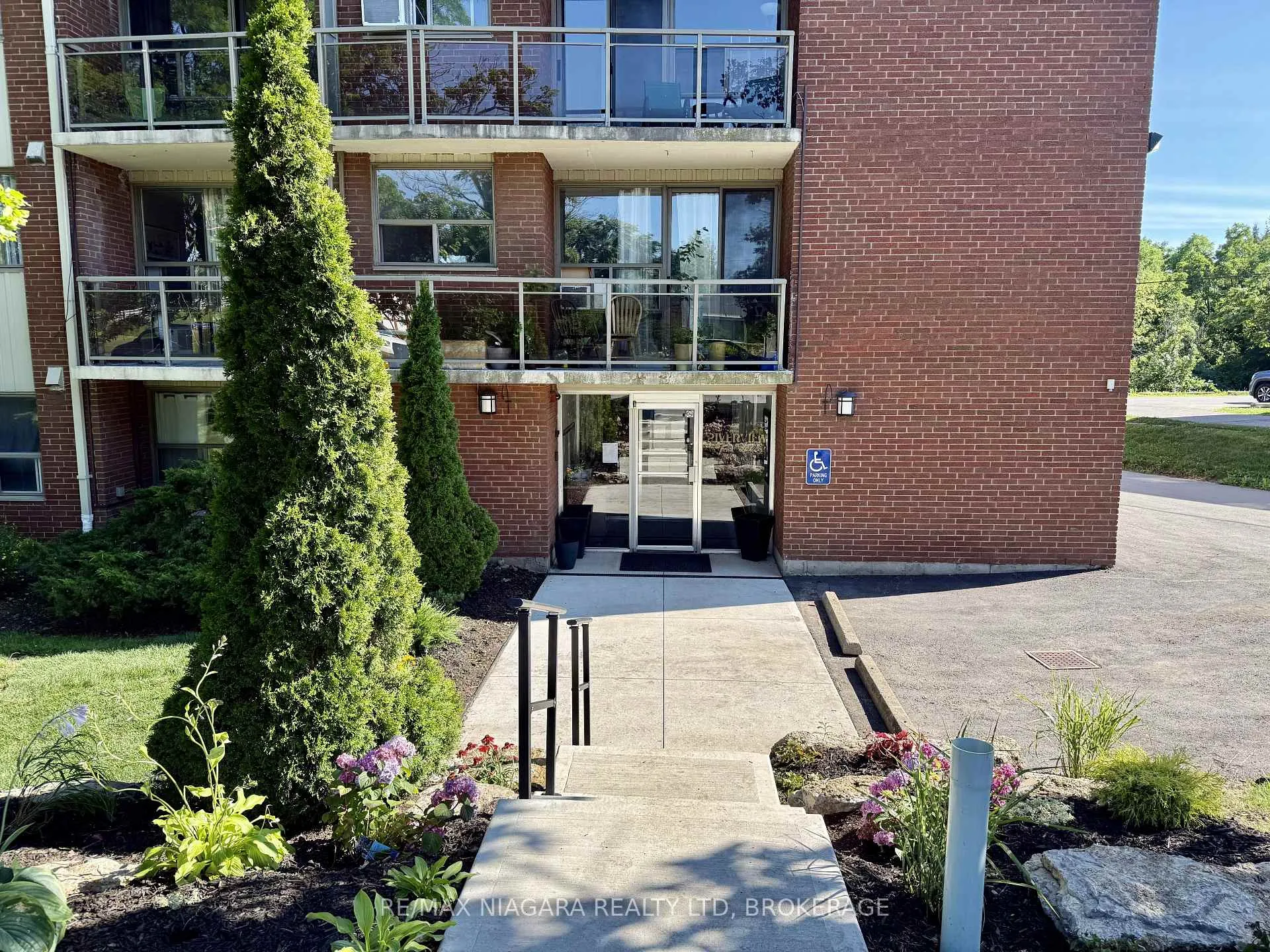 Photo 43 of Unit 102, 7 Riverview Boulevard, St. Catharines, Glendale/Glenridge — HOMEH