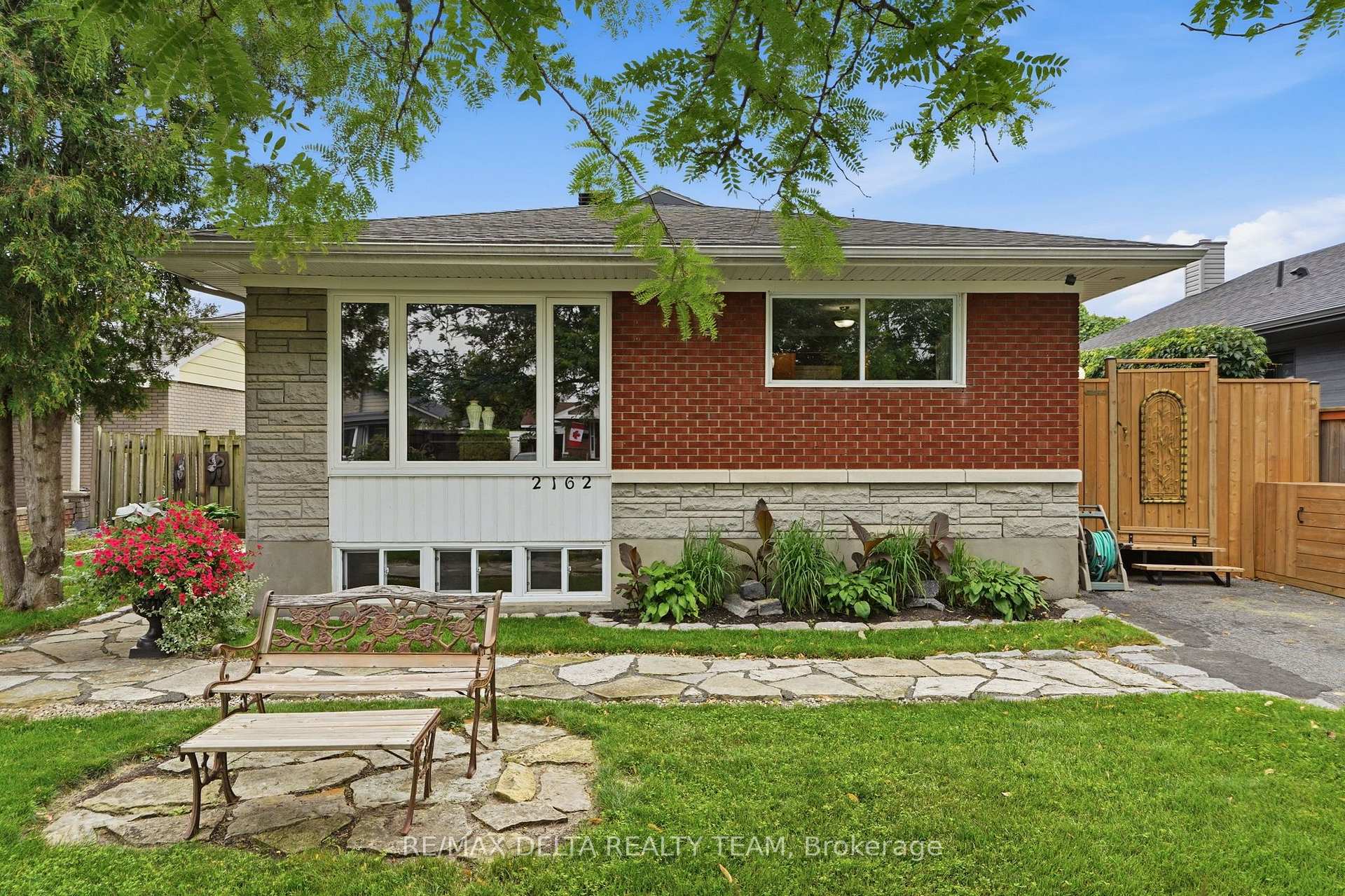Photo 2 of 2162 Rushton Road, Ottawa, McKellar Heights/Glabar Park — HOMEH