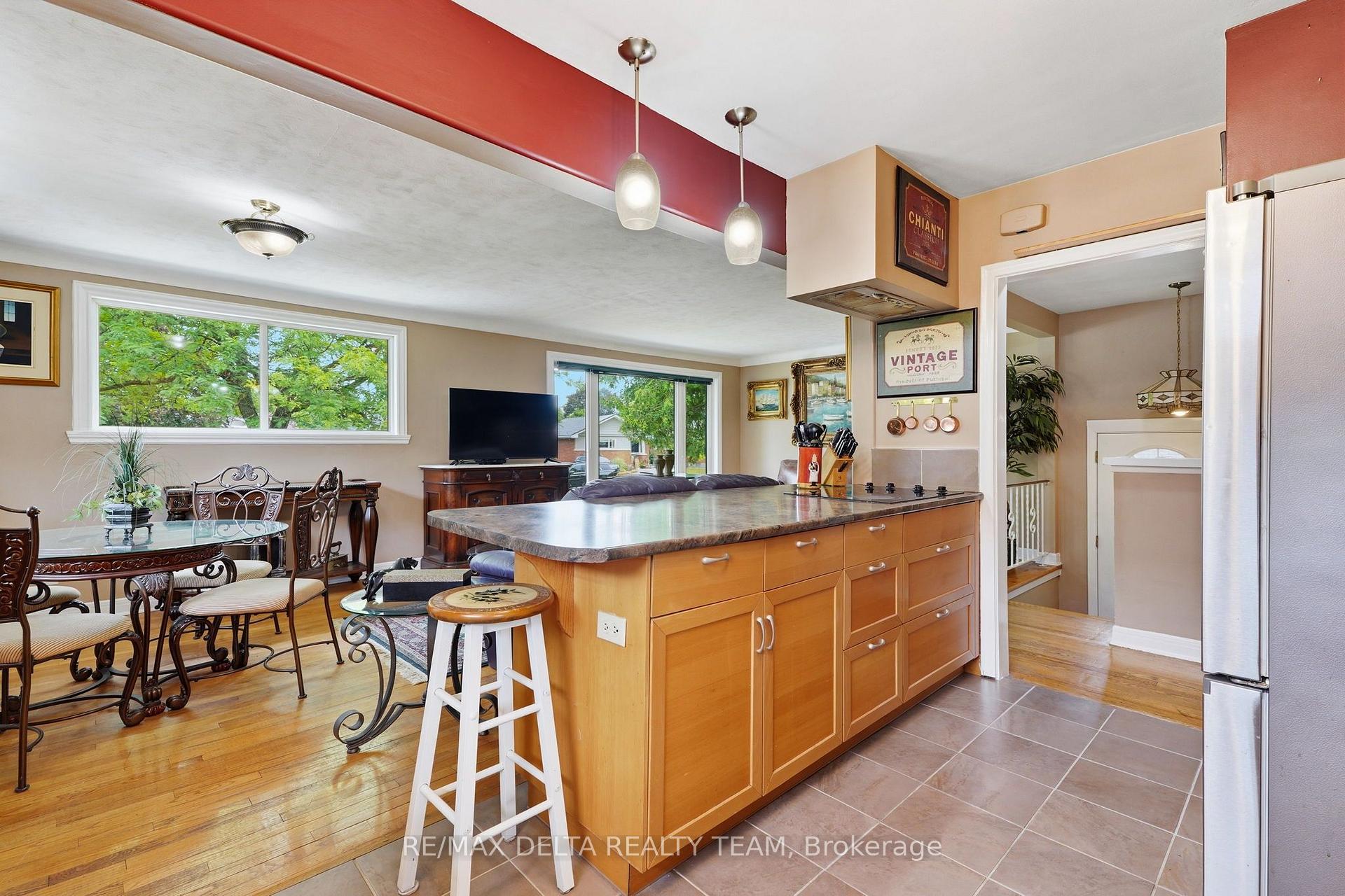 Photo 4 of 2162 Rushton Road, Ottawa, McKellar Heights/Glabar Park — HOMEH