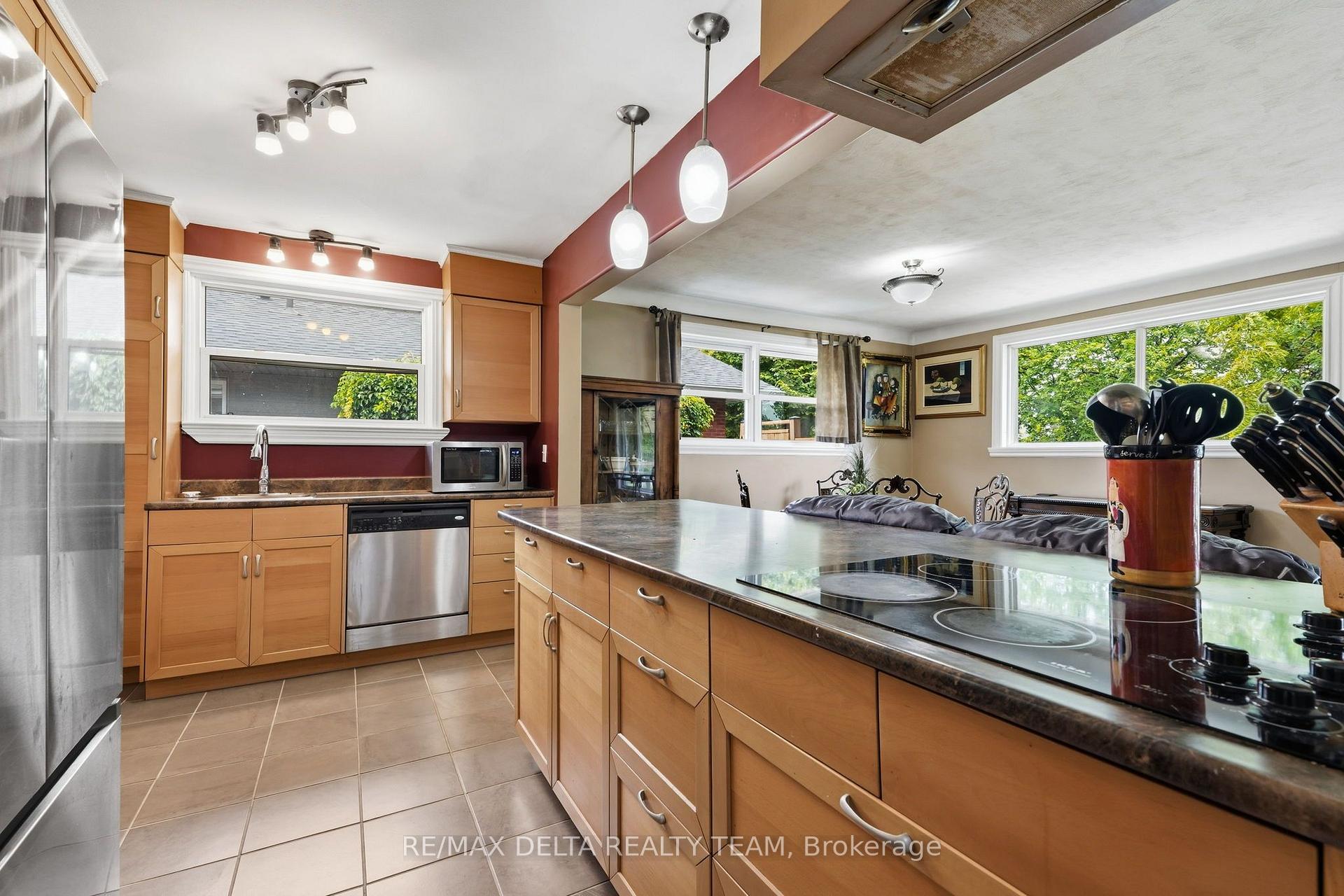 Photo 6 of 2162 Rushton Road, Ottawa, McKellar Heights/Glabar Park — HOMEH