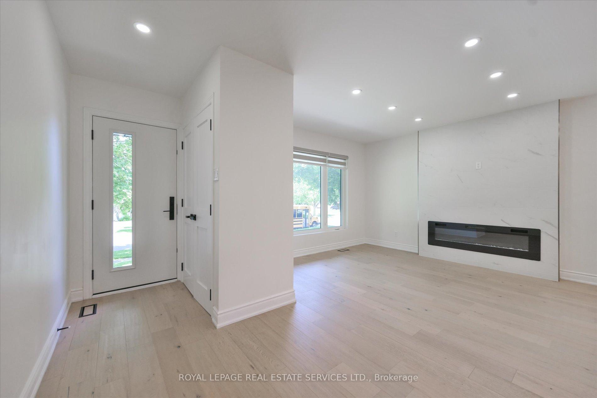 Photo 6 of 18 Celestine Drive, Etobicoke, Willowridge-Martingrove-Richview — HOMEH