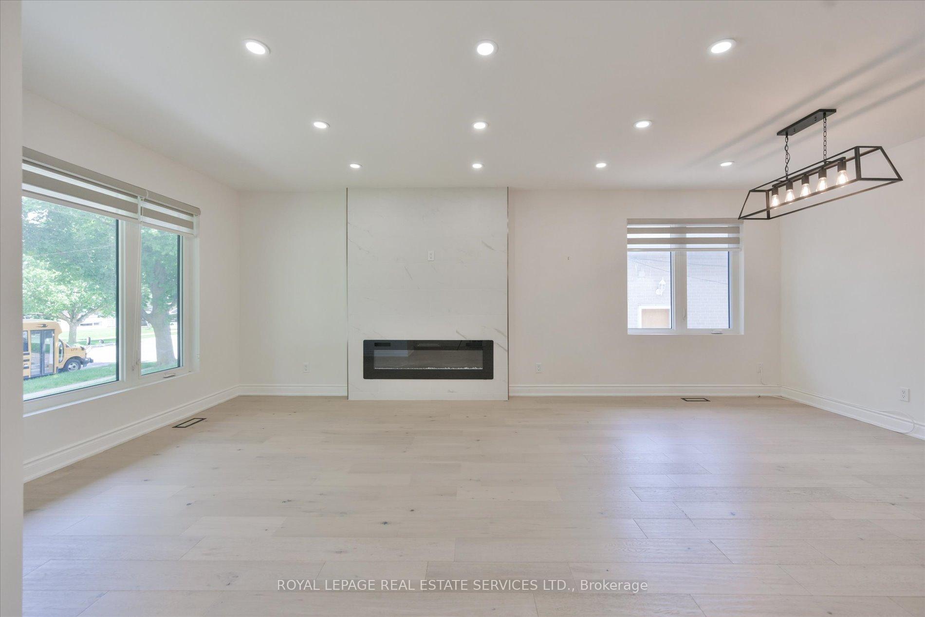 Photo 7 of 18 Celestine Drive, Etobicoke, Willowridge-Martingrove-Richview — HOMEH