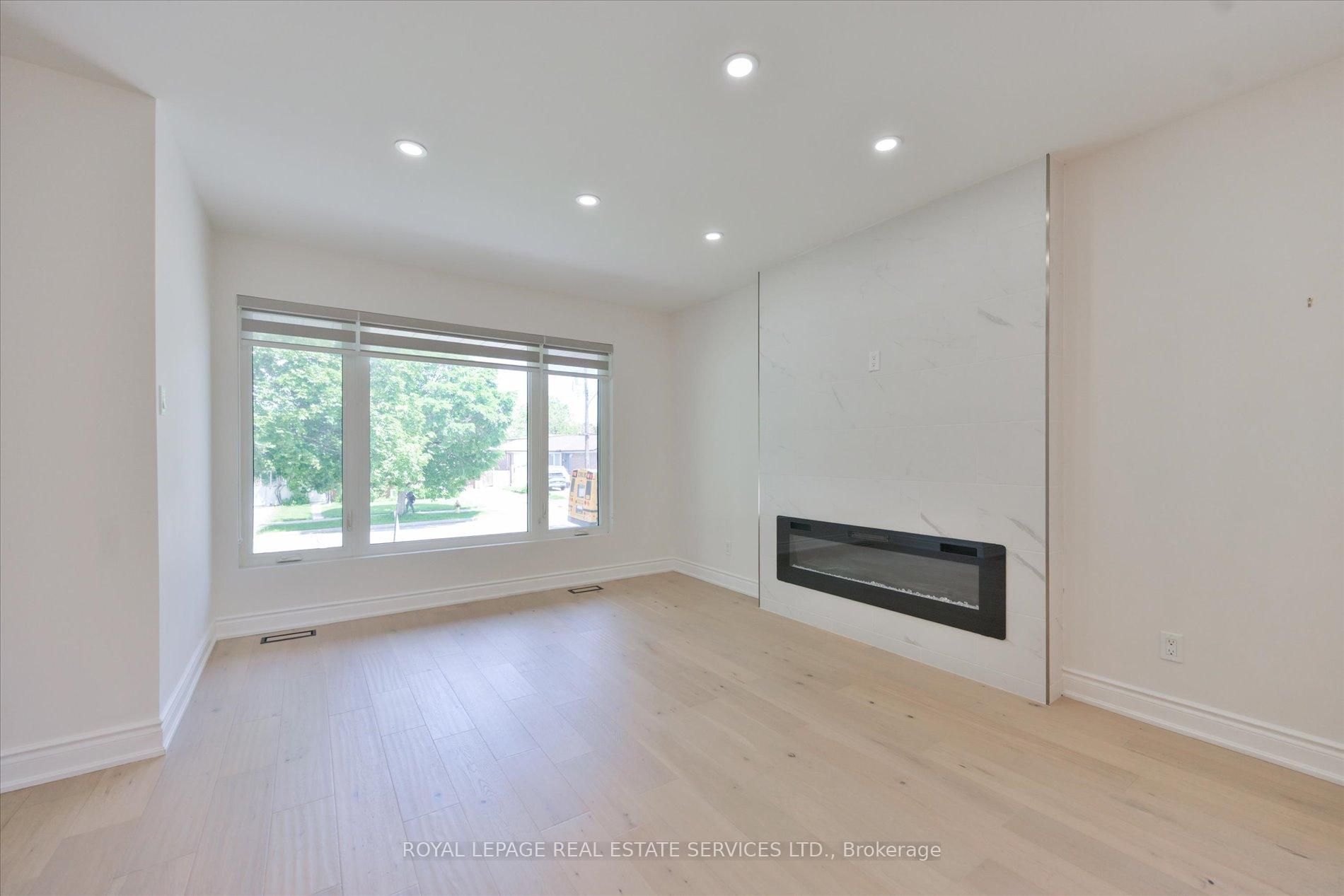 Photo 10 of 18 Celestine Drive, Etobicoke, Willowridge-Martingrove-Richview — HOMEH