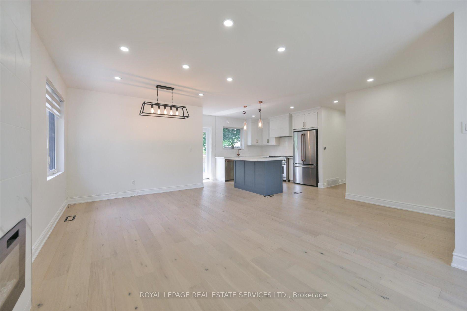 Photo 12 of 18 Celestine Drive, Etobicoke, Willowridge-Martingrove-Richview — HOMEH