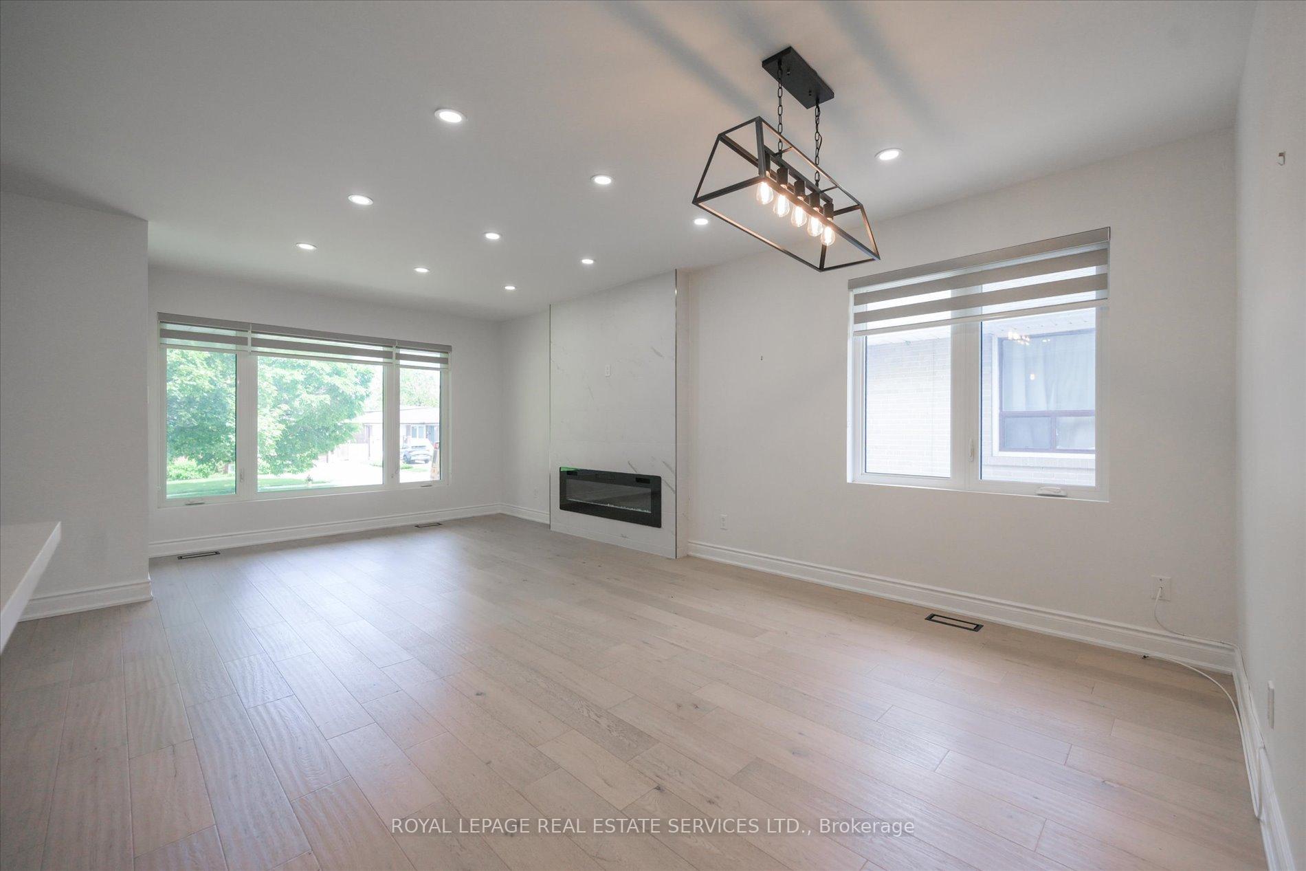 Photo 14 of 18 Celestine Drive, Etobicoke, Willowridge-Martingrove-Richview — HOMEH