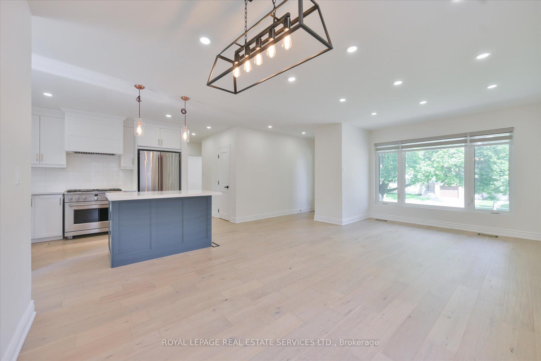 Photo 15 of 18 Celestine Drive, Etobicoke, Willowridge-Martingrove-Richview — HOMEH