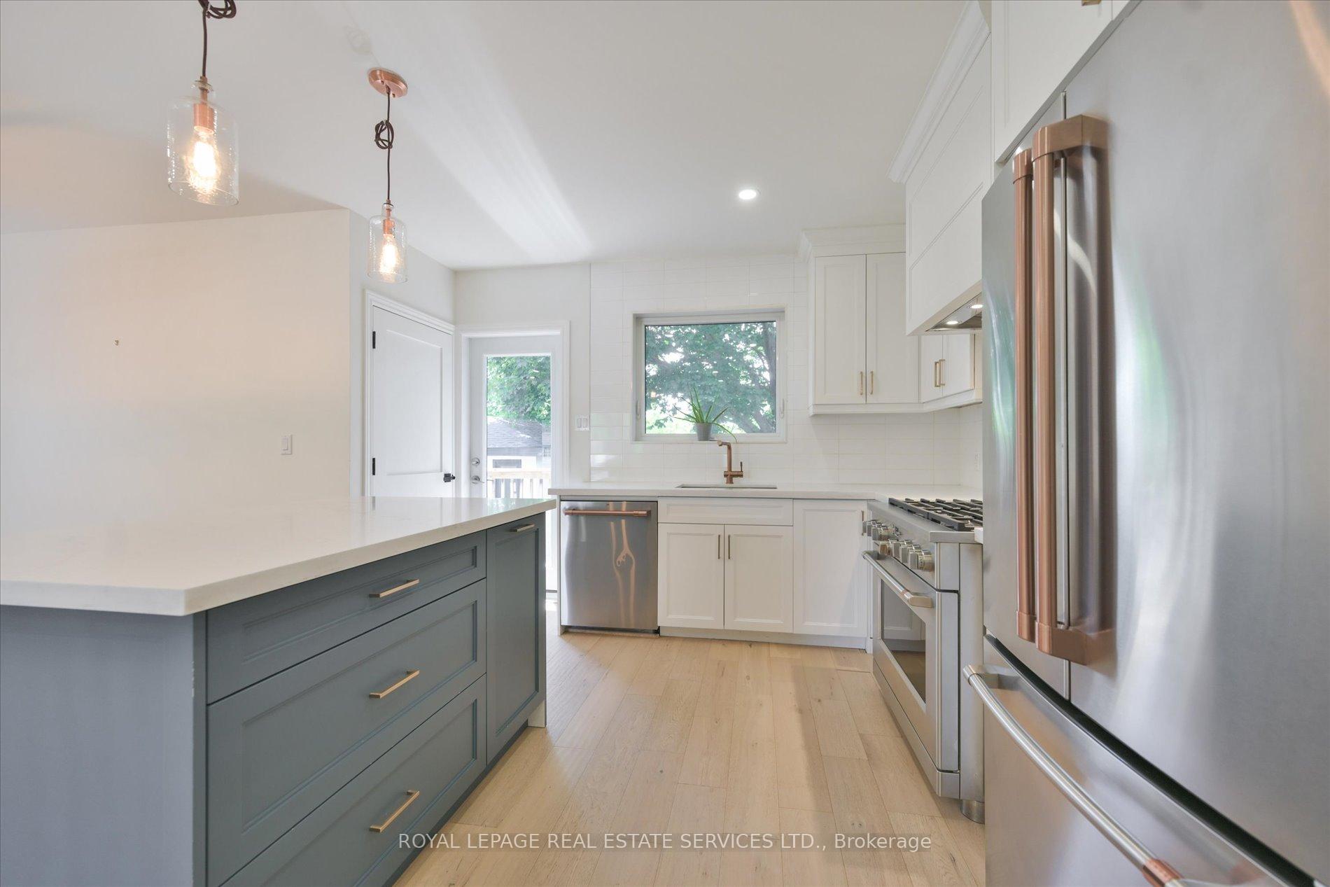 Photo 16 of 18 Celestine Drive, Etobicoke, Willowridge-Martingrove-Richview — HOMEH