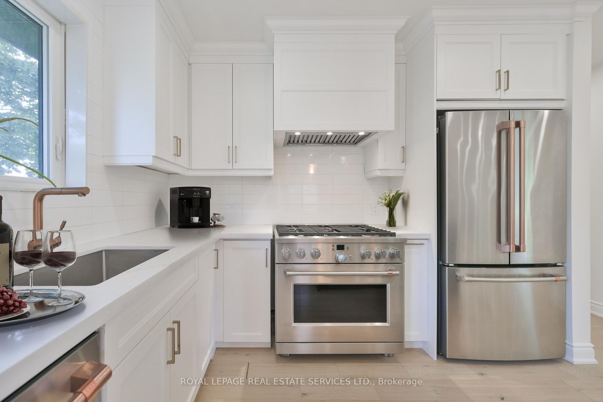 Photo 17 of 18 Celestine Drive, Etobicoke, Willowridge-Martingrove-Richview — HOMEH