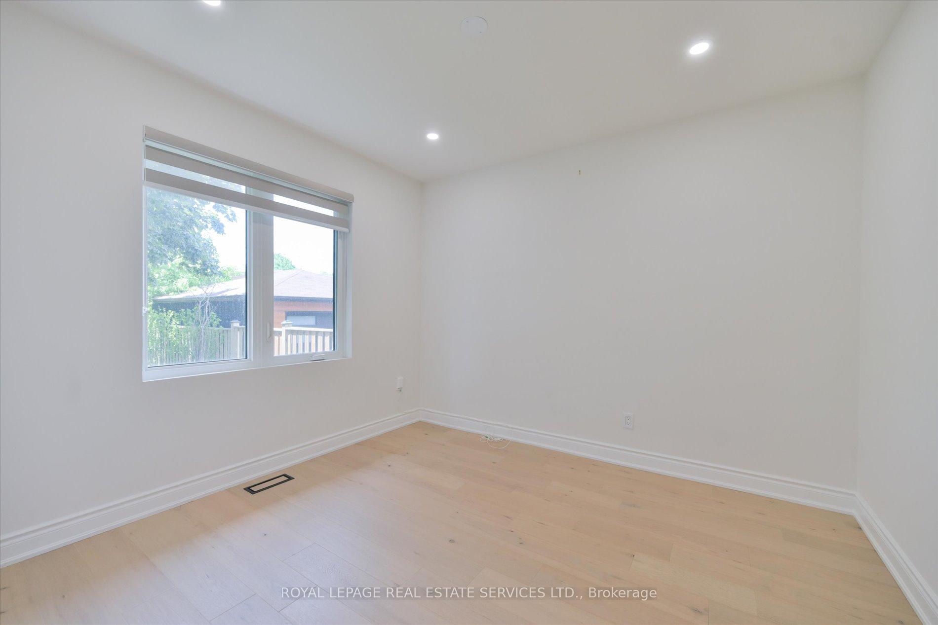Photo 20 of 18 Celestine Drive, Etobicoke, Willowridge-Martingrove-Richview — HOMEH