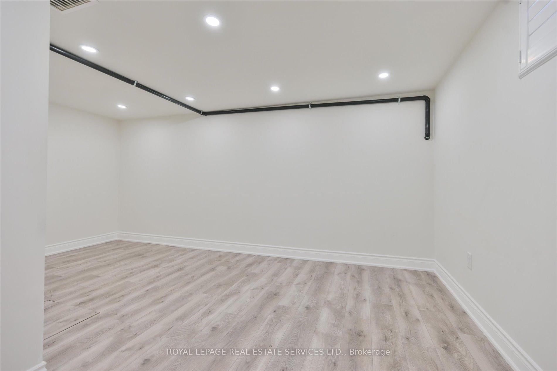 Photo 32 of 18 Celestine Drive, Etobicoke, Willowridge-Martingrove-Richview — HOMEH