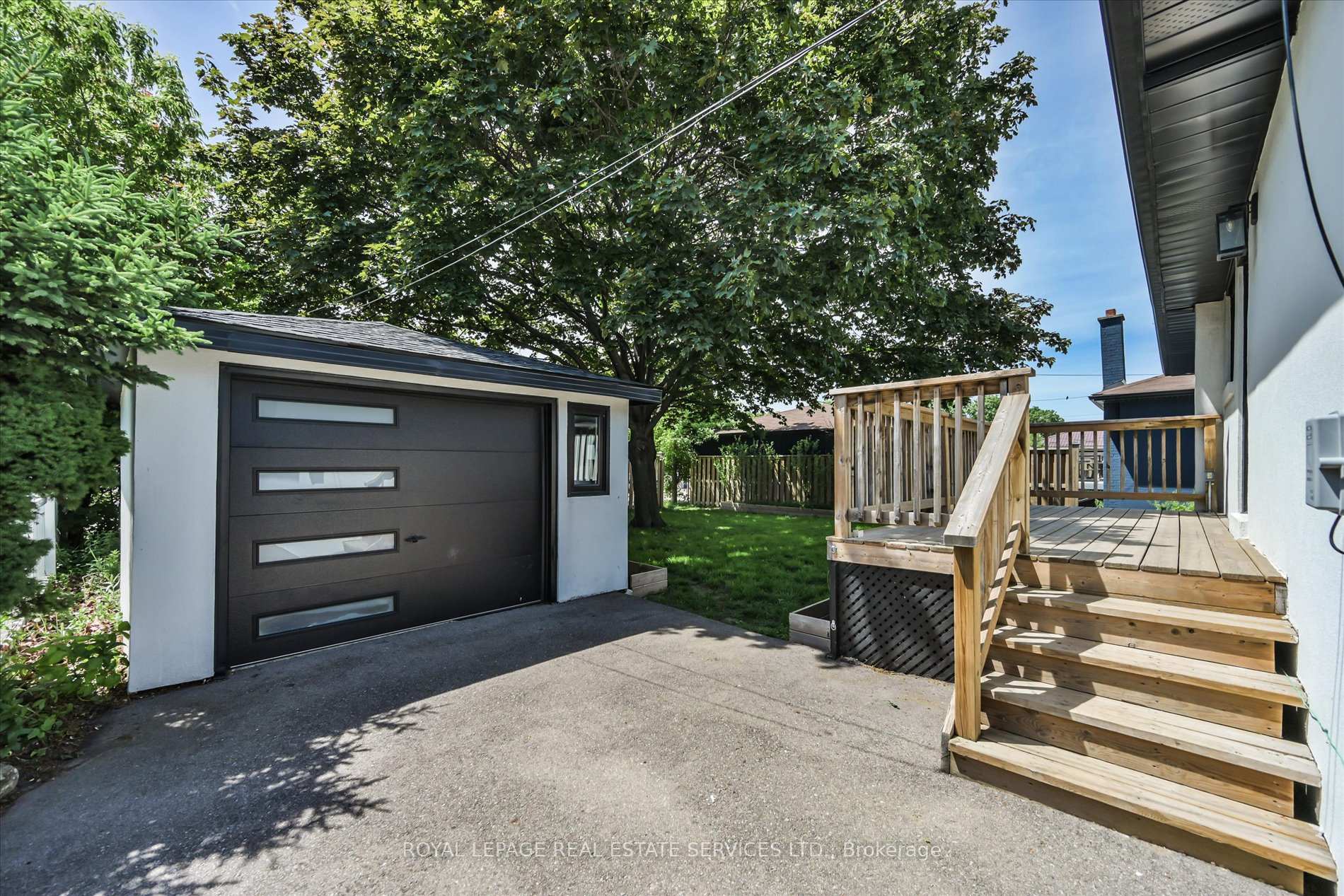 Photo 36 of 18 Celestine Drive, Etobicoke, Willowridge-Martingrove-Richview — HOMEH
