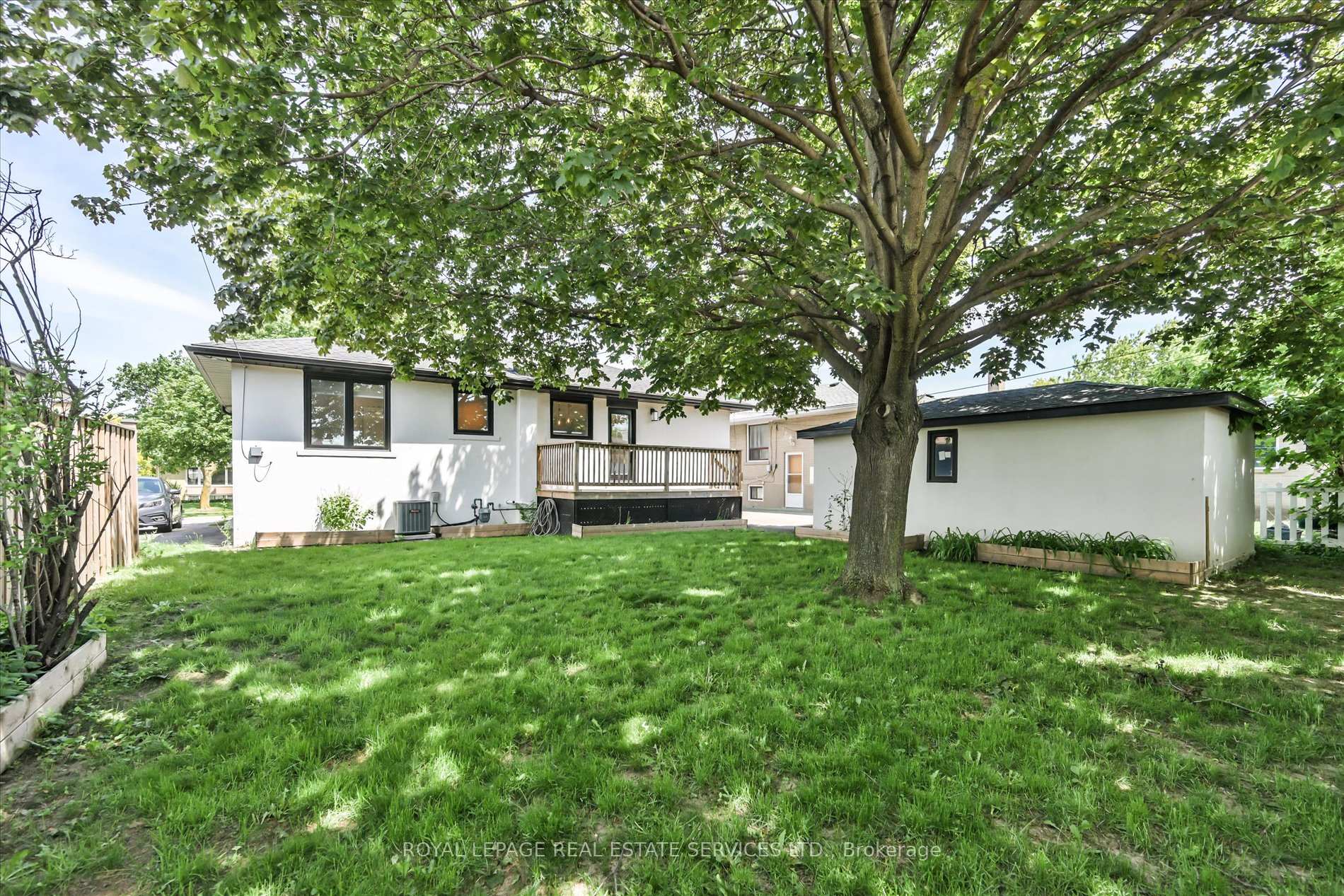 Photo 39 of 18 Celestine Drive, Etobicoke, Willowridge-Martingrove-Richview — HOMEH