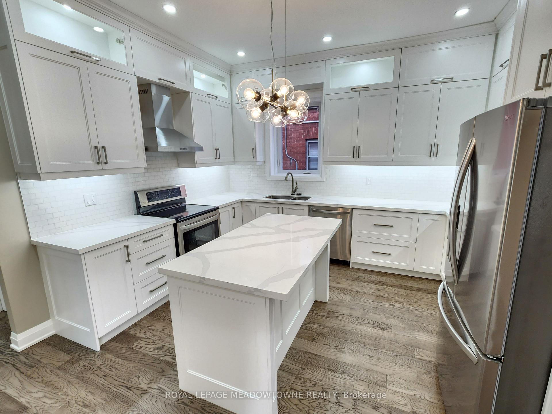 Photo 5 of 119 Colborne Street E, Oshawa, O'Neill — HOMEH