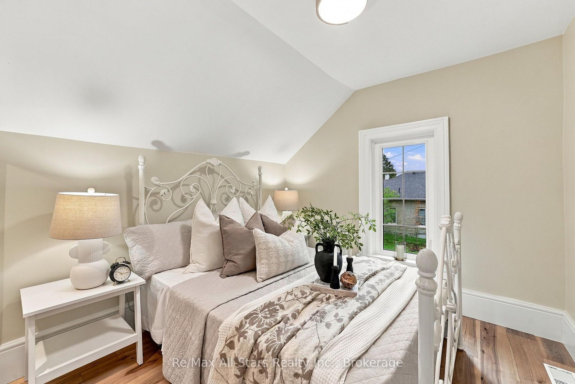 Photo 27 of 40 Caroline Street, Kawartha Lakes, Lindsay — HOMEH
