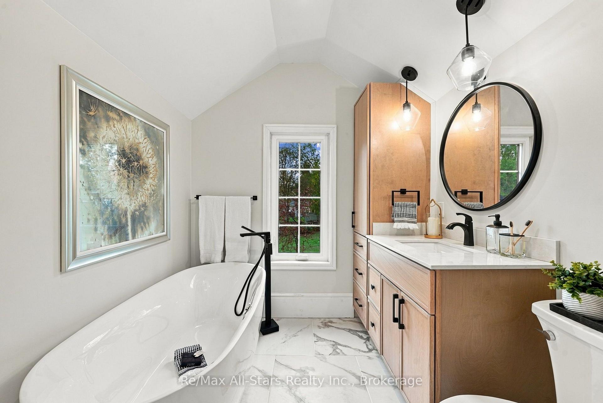 Photo 28 of 40 Caroline Street, Kawartha Lakes, Lindsay — HOMEH