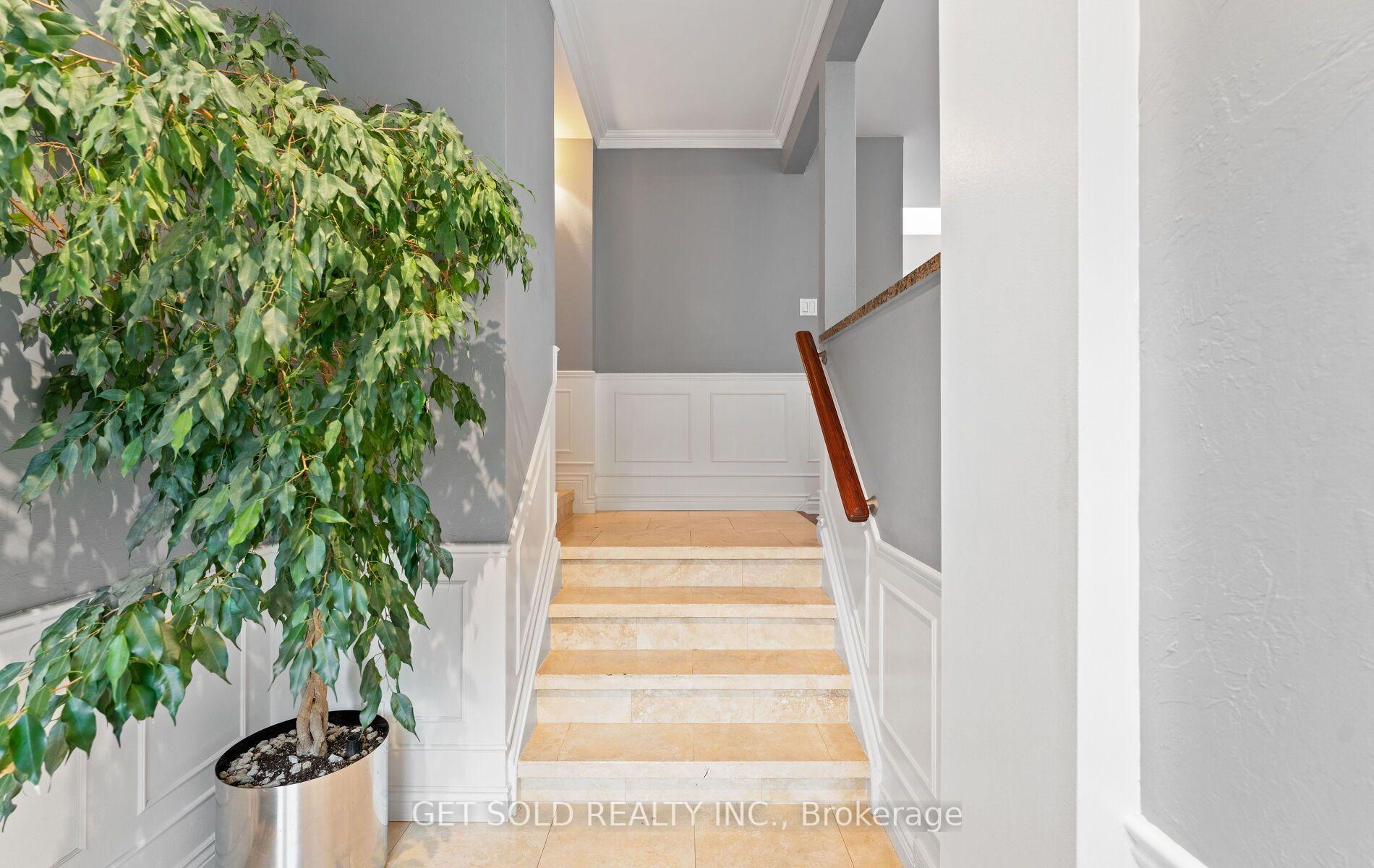 Photo 7 of 19 Feller Road, Etobicoke, Willowridge-Martingrove-Richview — HOMEH