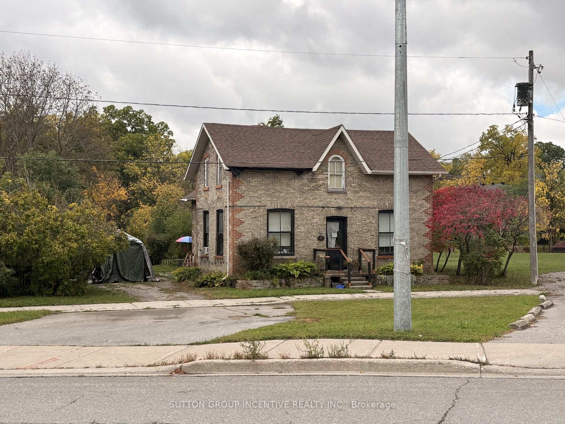 Photo of 87 Lindsay Street N