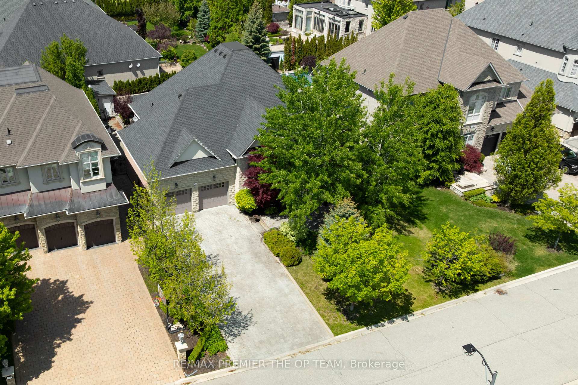 Photo 2 of 56 Park Ridge Drive, Vaughan, Kleinburg — HOMEH