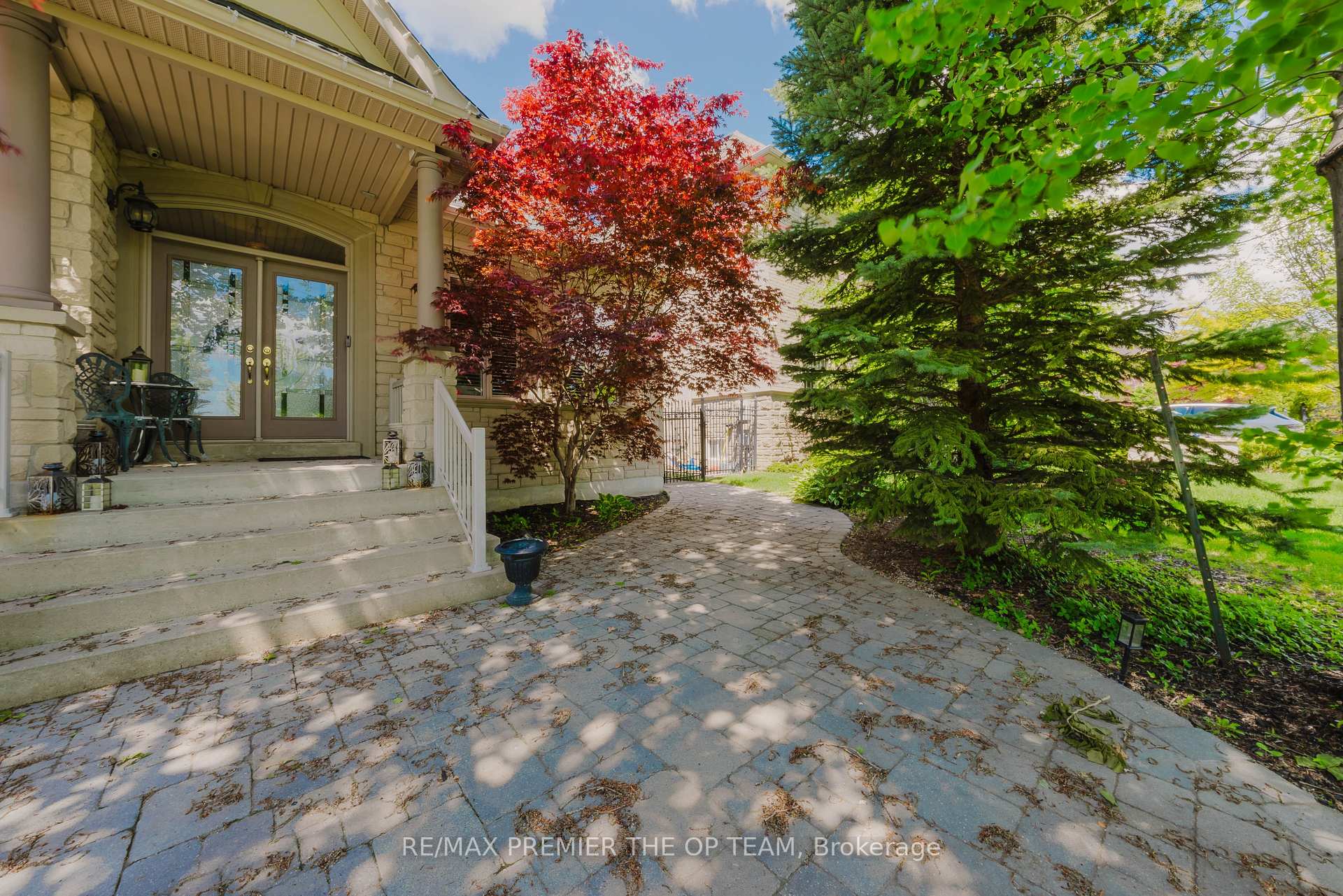 Photo 6 of 56 Park Ridge Drive, Vaughan, Kleinburg — HOMEH