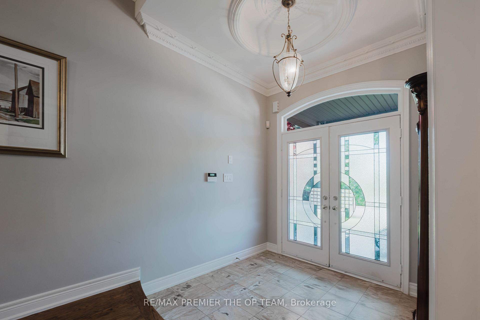 Photo 8 of 56 Park Ridge Drive, Vaughan, Kleinburg — HOMEH