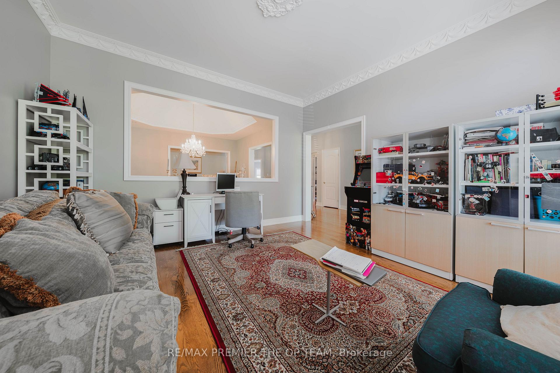 Photo 10 of 56 Park Ridge Drive, Vaughan, Kleinburg — HOMEH