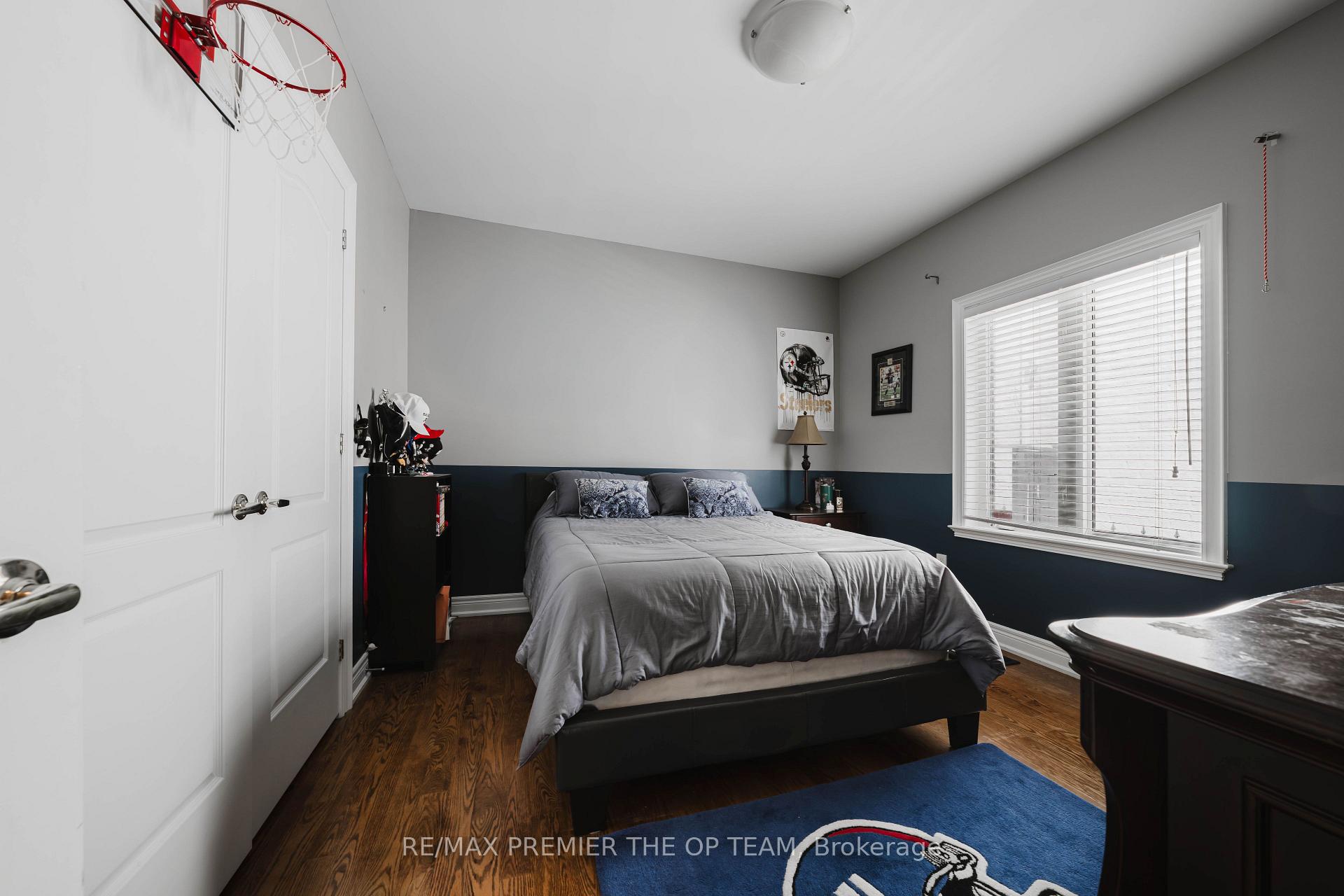 Photo 12 of 56 Park Ridge Drive, Vaughan, Kleinburg — HOMEH