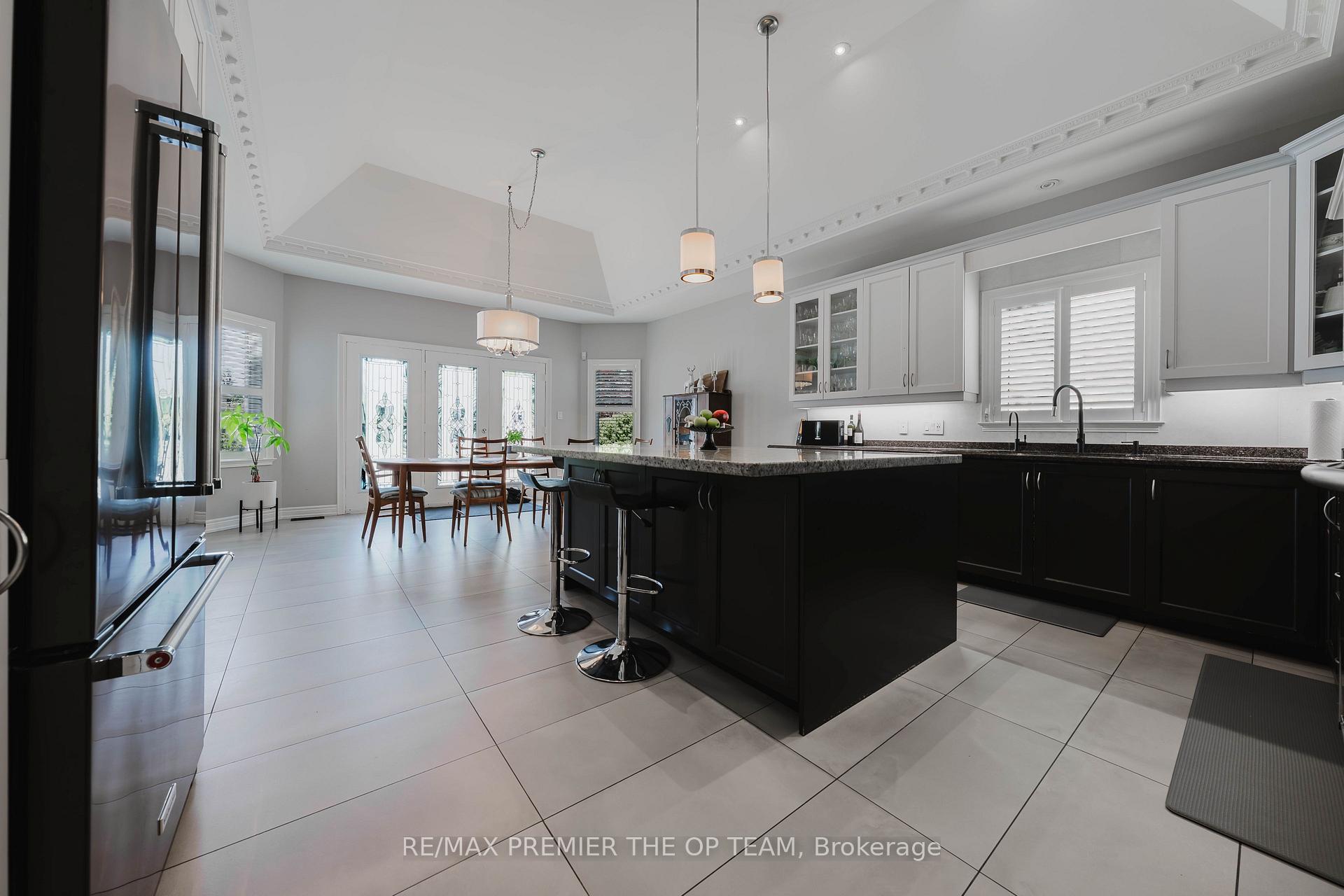 Photo 15 of 56 Park Ridge Drive, Vaughan, Kleinburg — HOMEH
