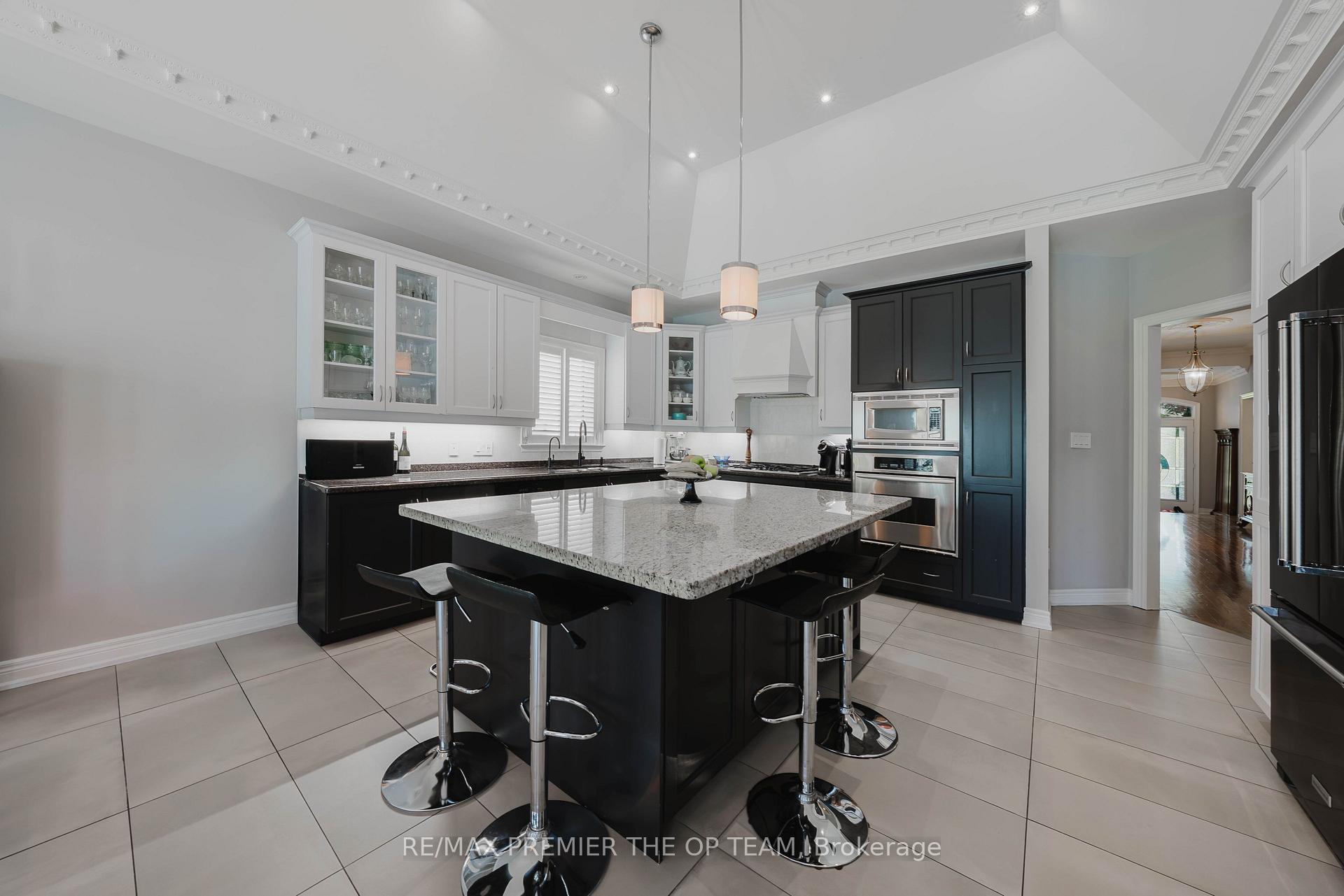 Photo 16 of 56 Park Ridge Drive, Vaughan, Kleinburg — HOMEH