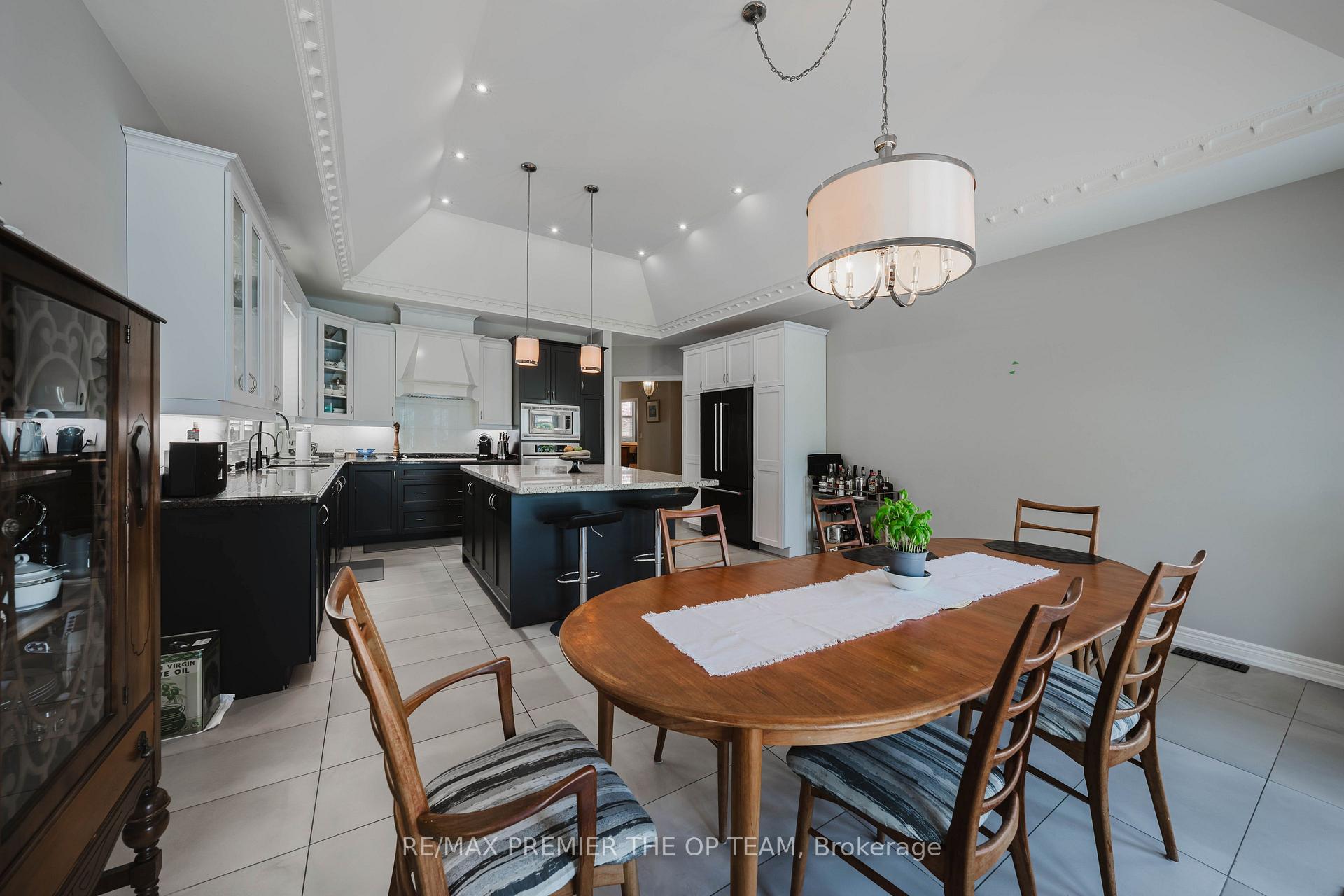 Photo 17 of 56 Park Ridge Drive, Vaughan, Kleinburg — HOMEH