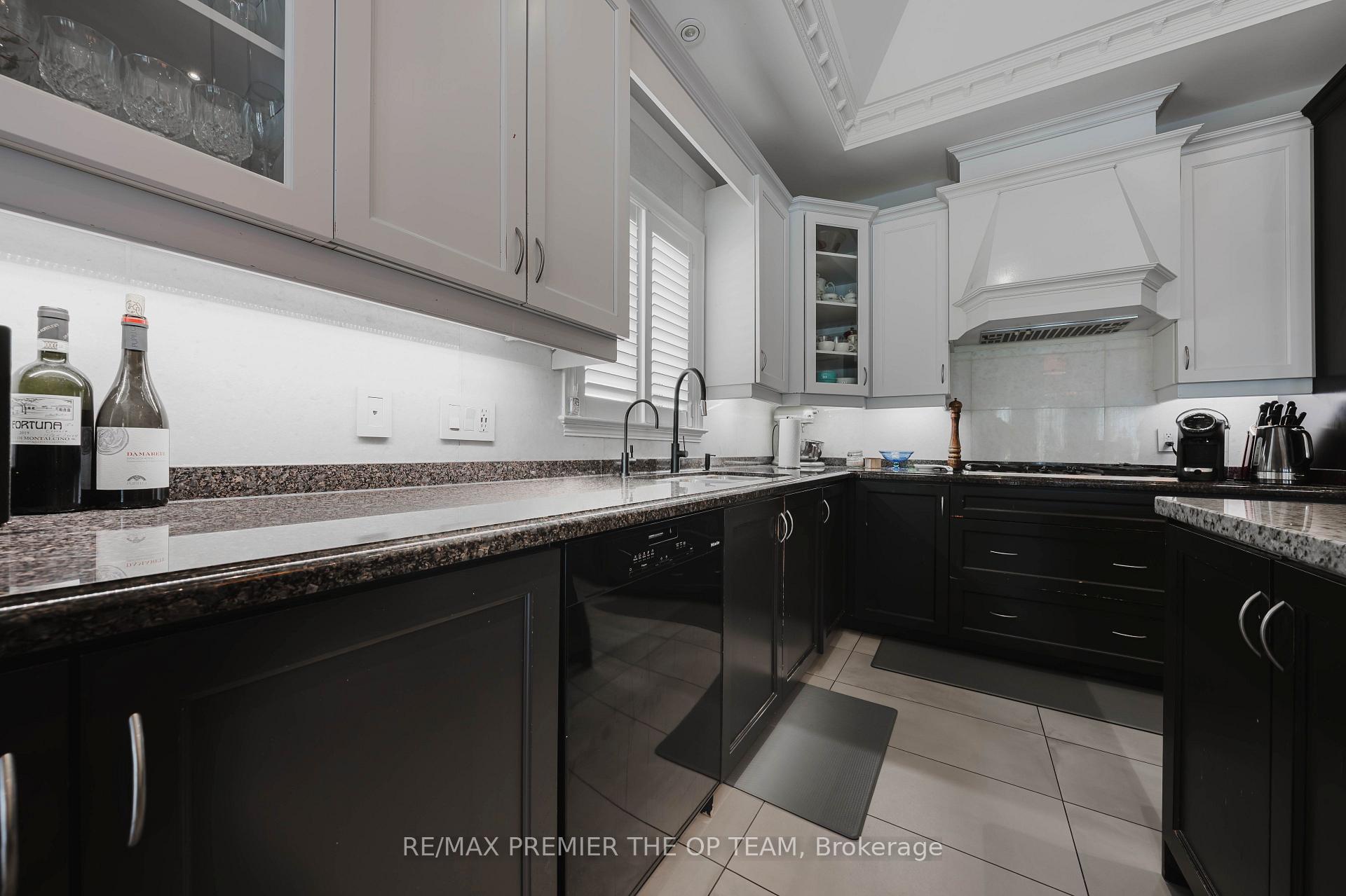 Photo 19 of 56 Park Ridge Drive, Vaughan, Kleinburg — HOMEH