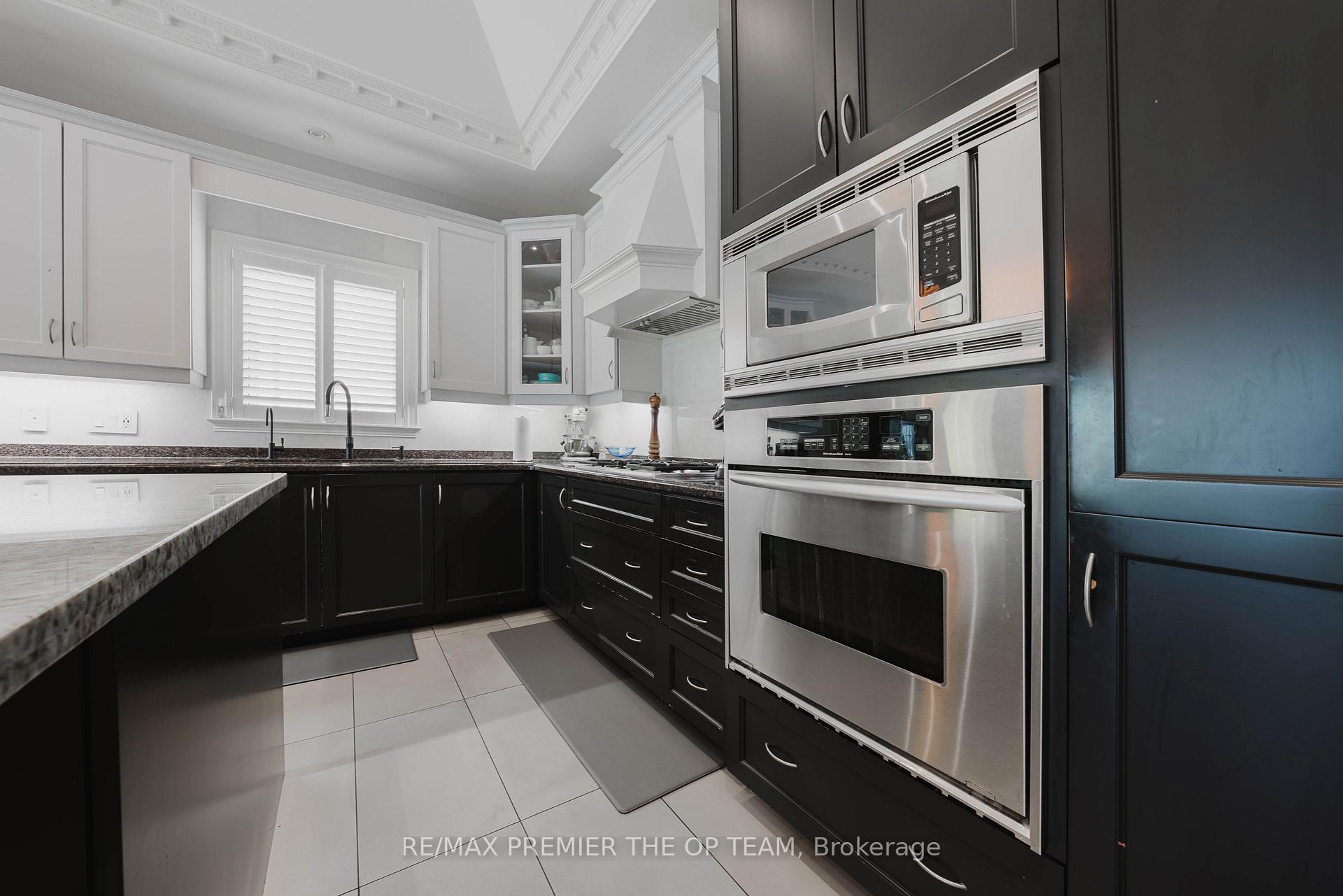 Photo 21 of 56 Park Ridge Drive, Vaughan, Kleinburg — HOMEH